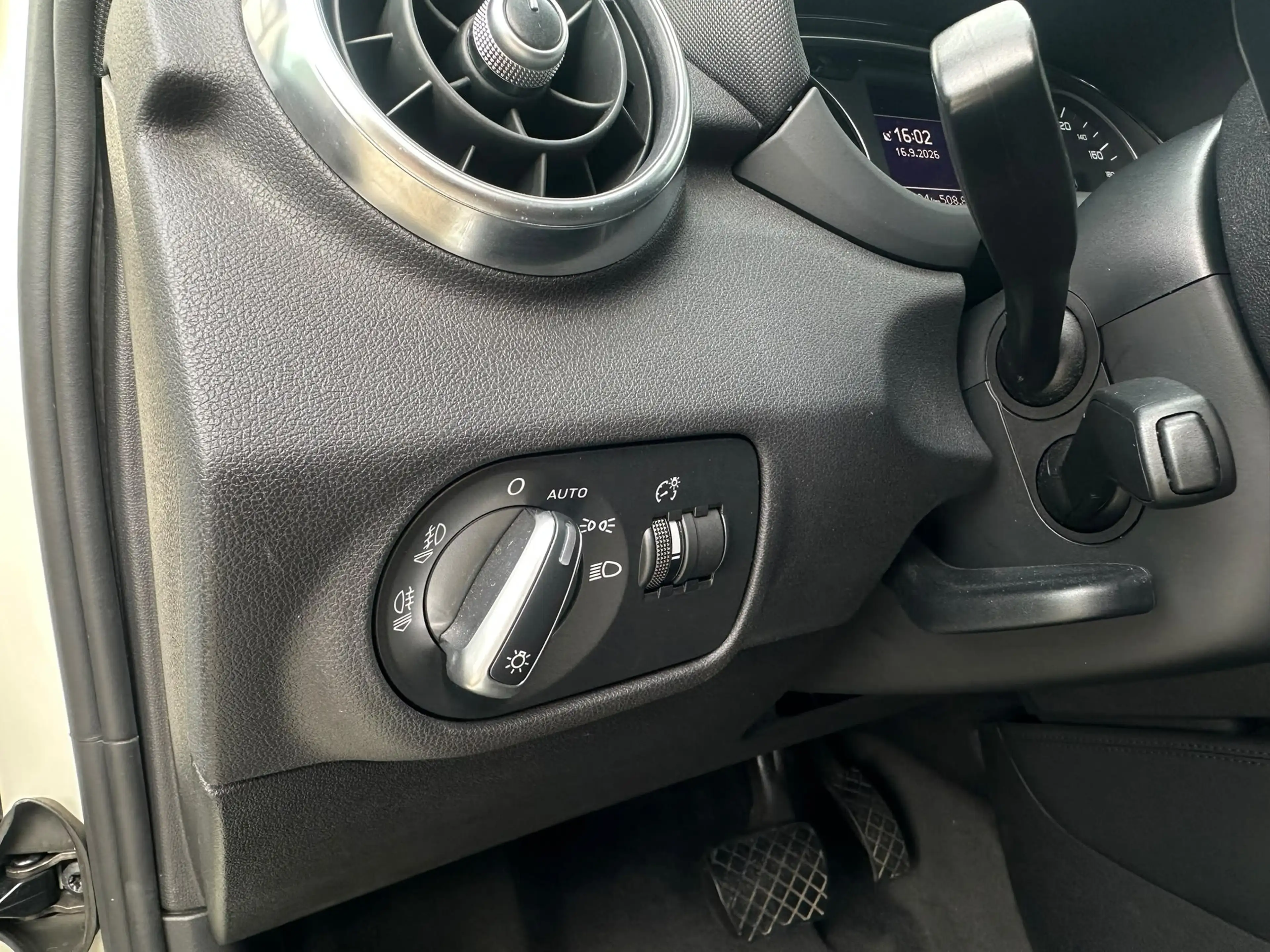Audi A1 1,4 S-line*Automatik*SHZ*NAVI*PDC*BLEU*ALU* — photo 24