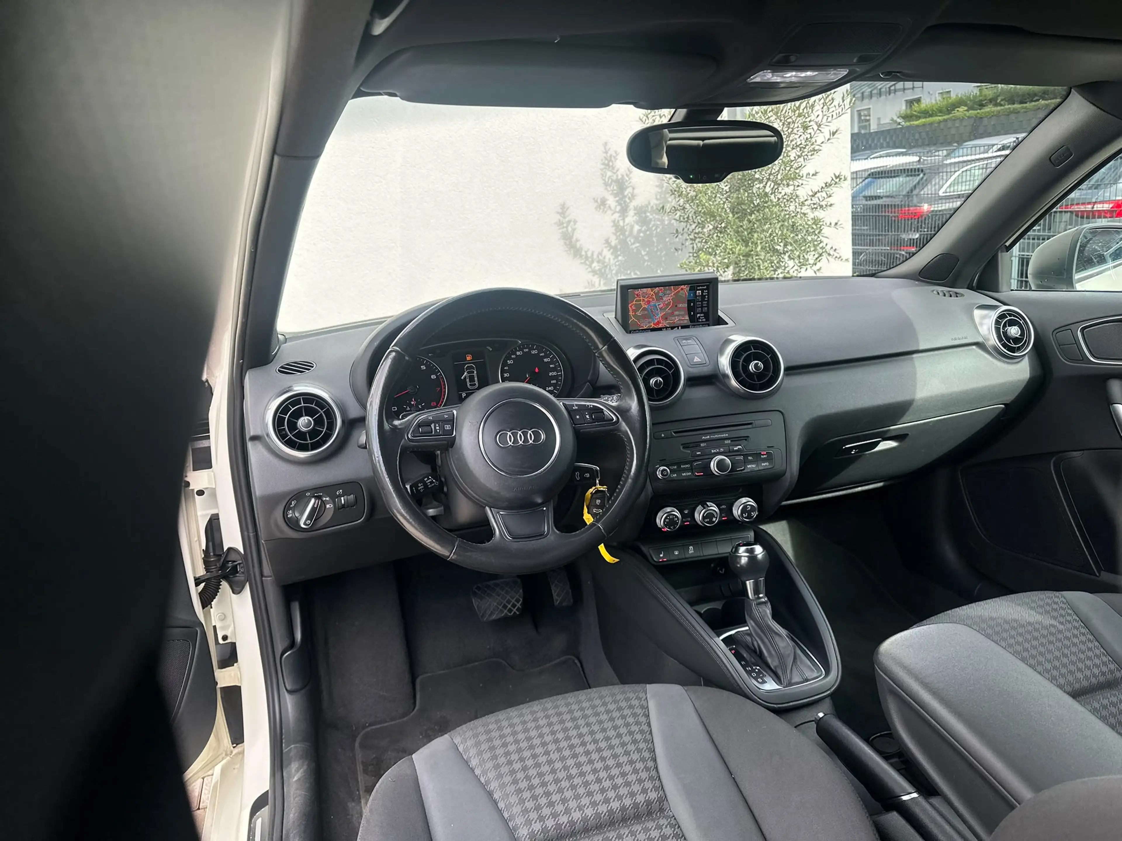 Audi A1 1,4 S-line*Automatik*SHZ*NAVI*PDC*BLEU*ALU* — photo 14
