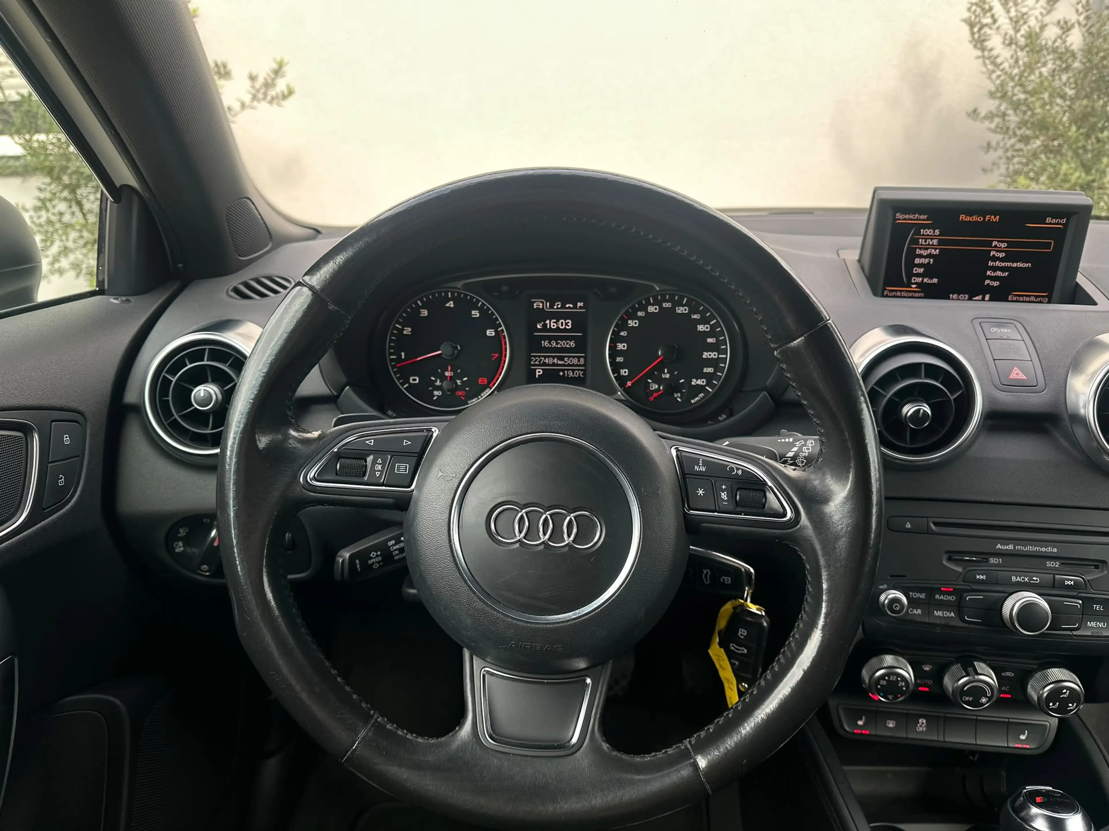 Audi A1 1,4 S-line*Automatik*SHZ*NAVI*PDC*BLEU*ALU* — photo 12