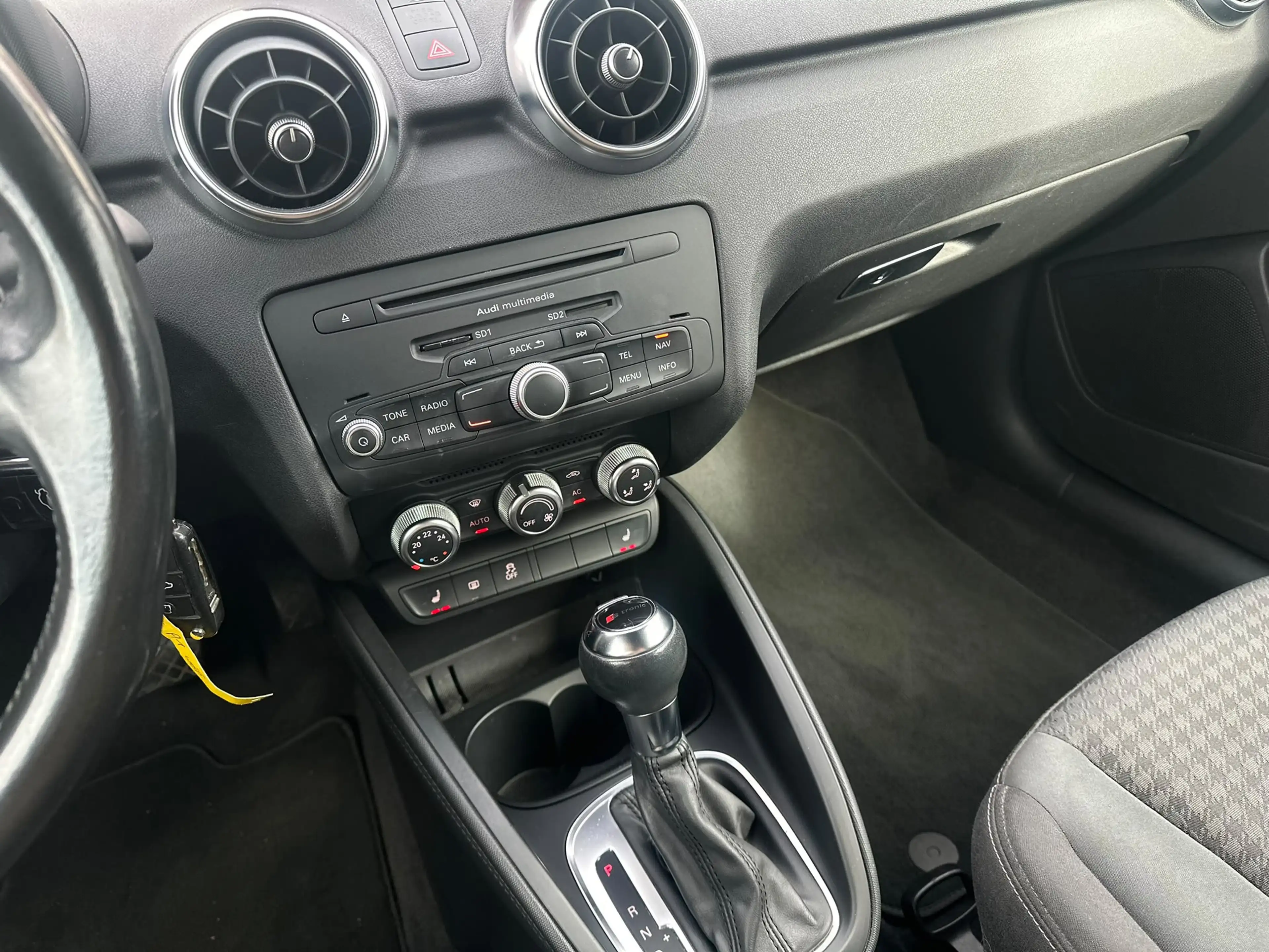 Audi A1 1,4 S-line*Automatik*SHZ*NAVI*PDC*BLEU*ALU* — photo 21