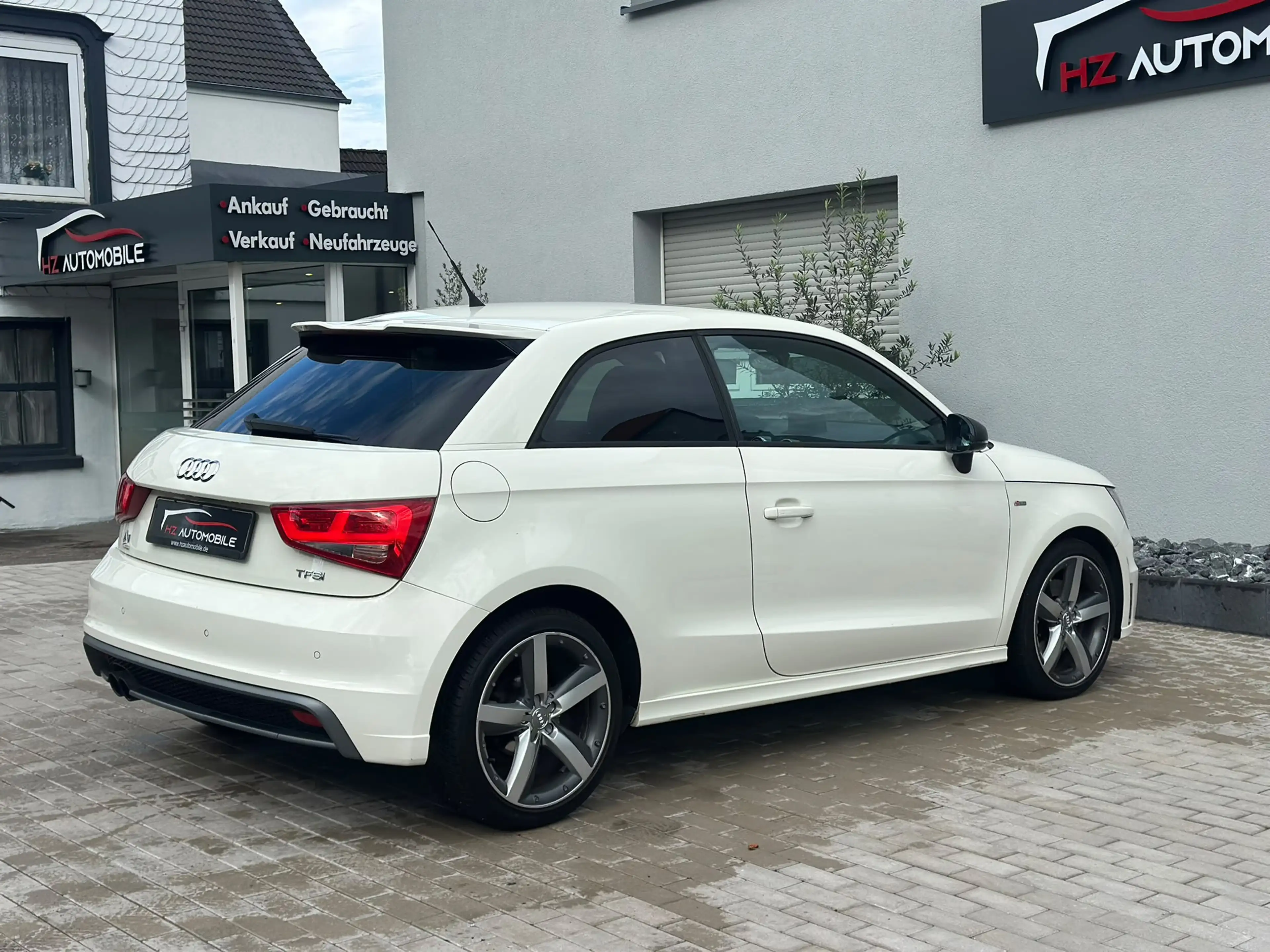 Audi A1 1,4 S-line*Automatik*SHZ*NAVI*PDC*BLEU*ALU* — photo 6