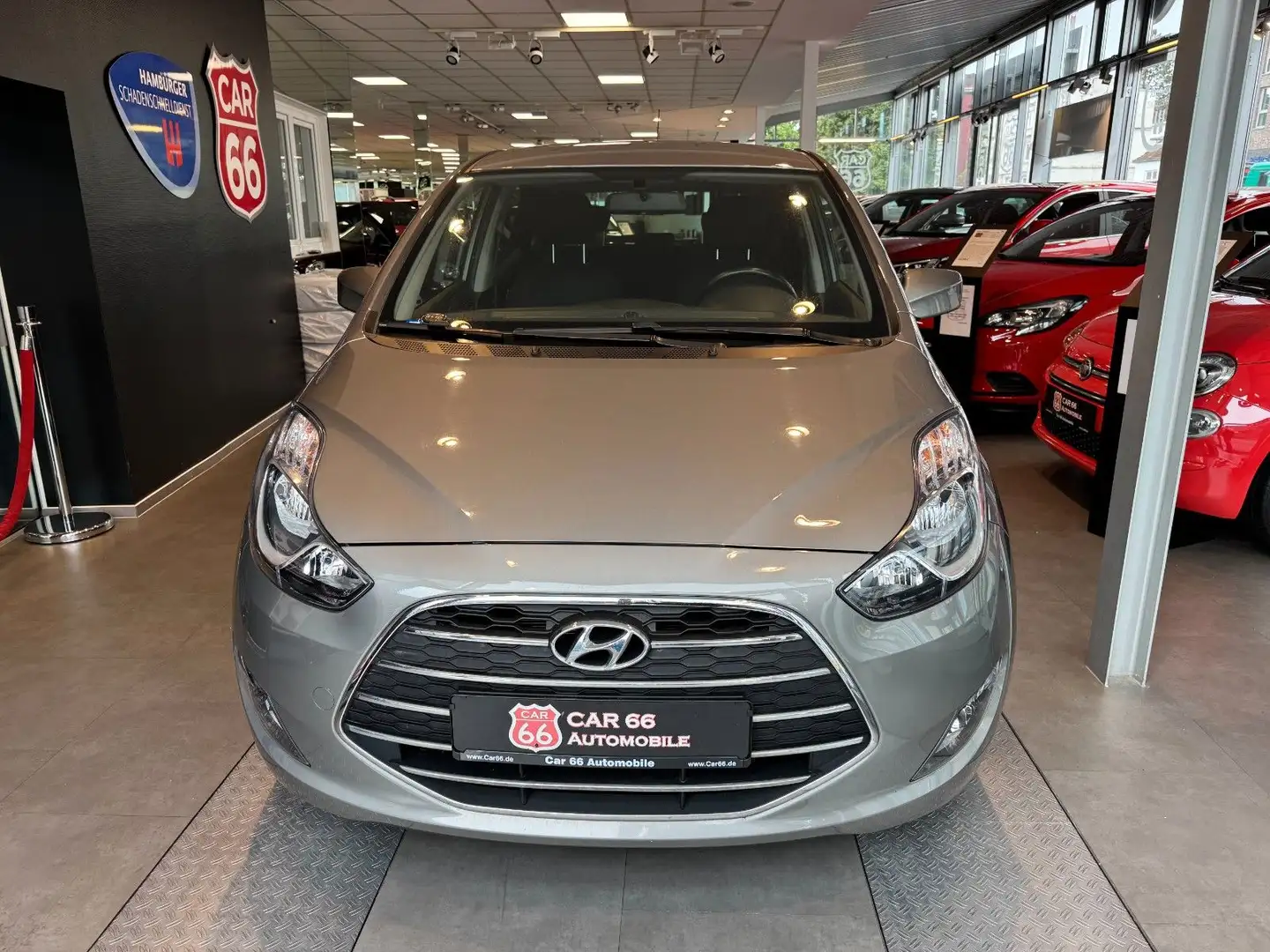 Hyundai iX20 Space / AUTOMATIK Grau - 2