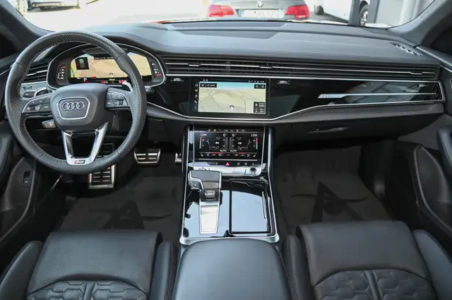 Audi Q8 view 11