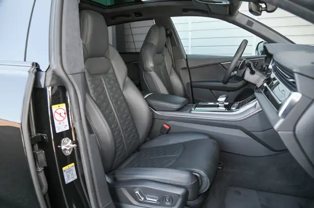 Audi Q8 view 14