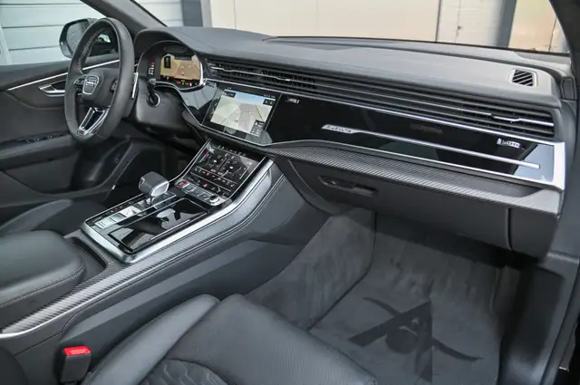 Audi Q8 view 12
