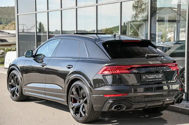 Audi Q8 view 5