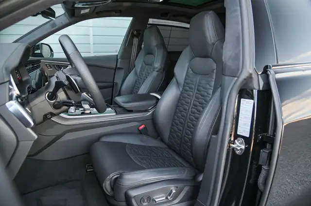 Audi Q8 view 13