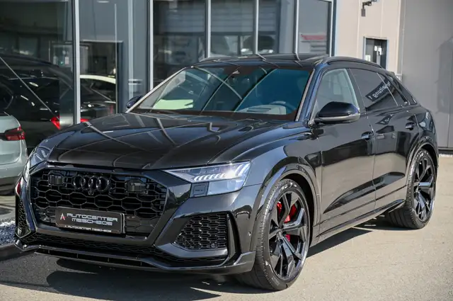 Audi Q8 view 2