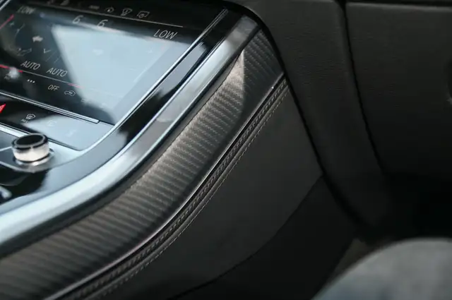 Audi RS Q8 view 25