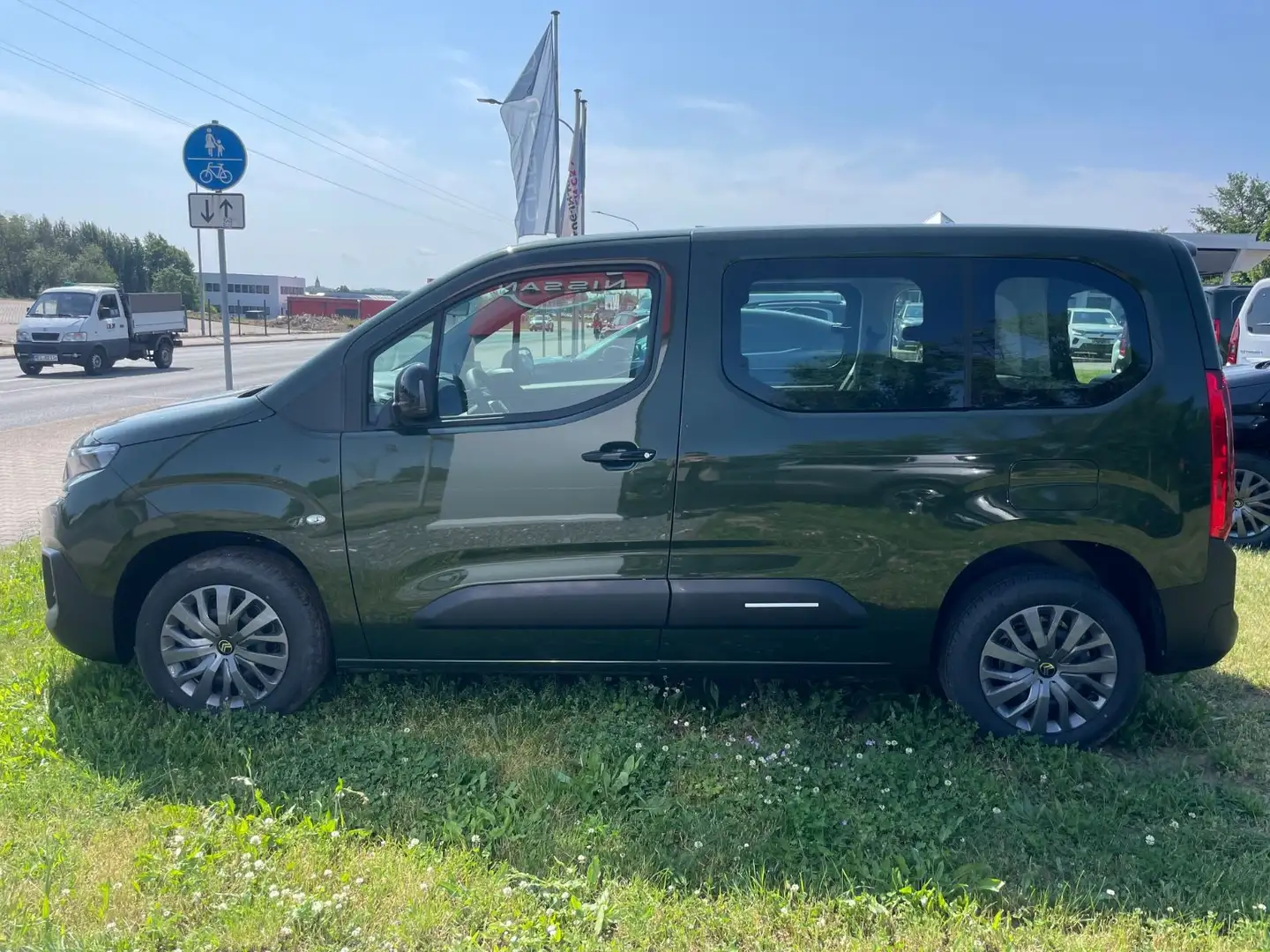 Citroen Berlingo Plus M*LED*DAB*NAVI* Verde - 2