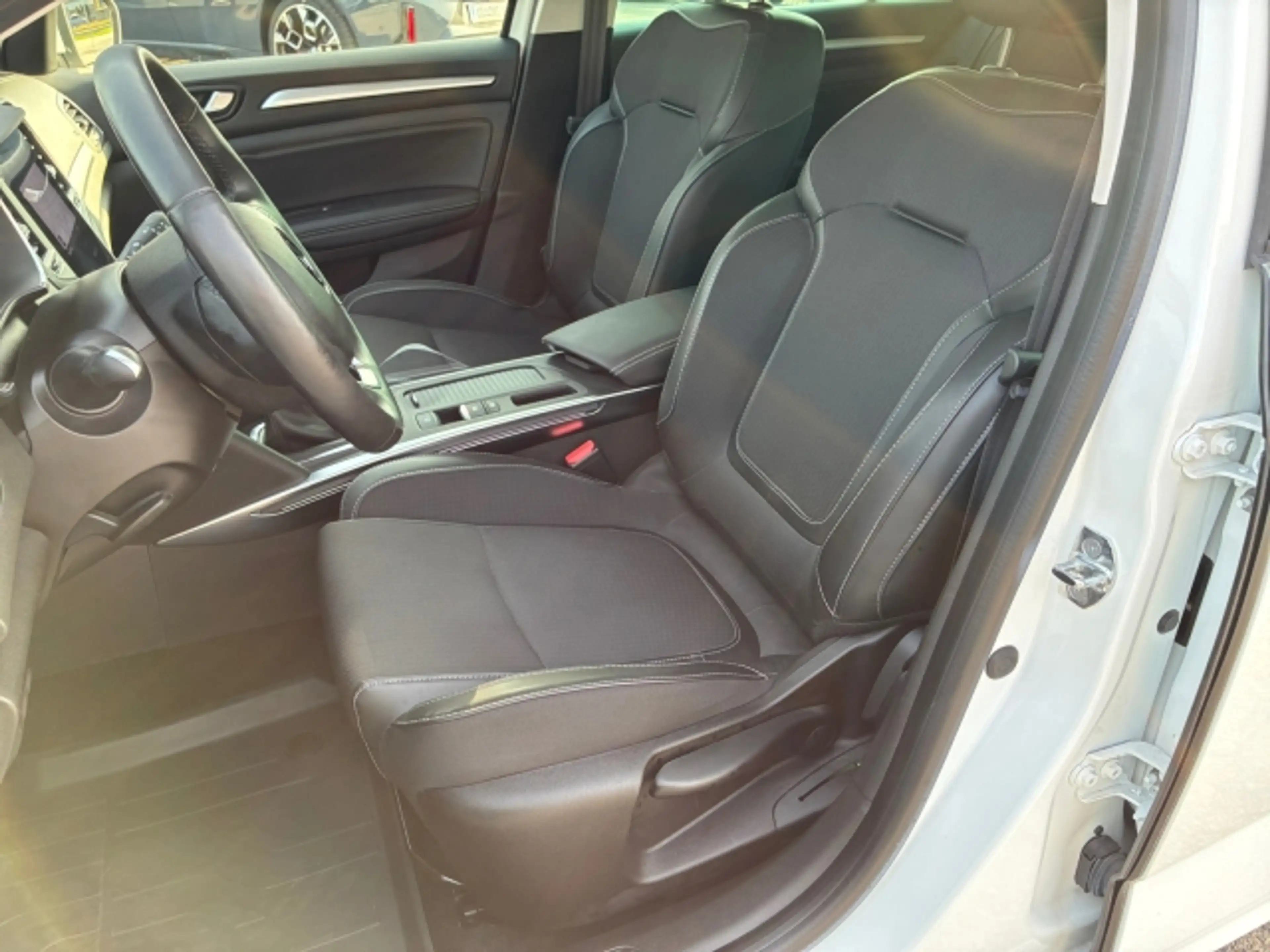 Renault Megane MEGANE 4 GRANDTOUR - — photo 6