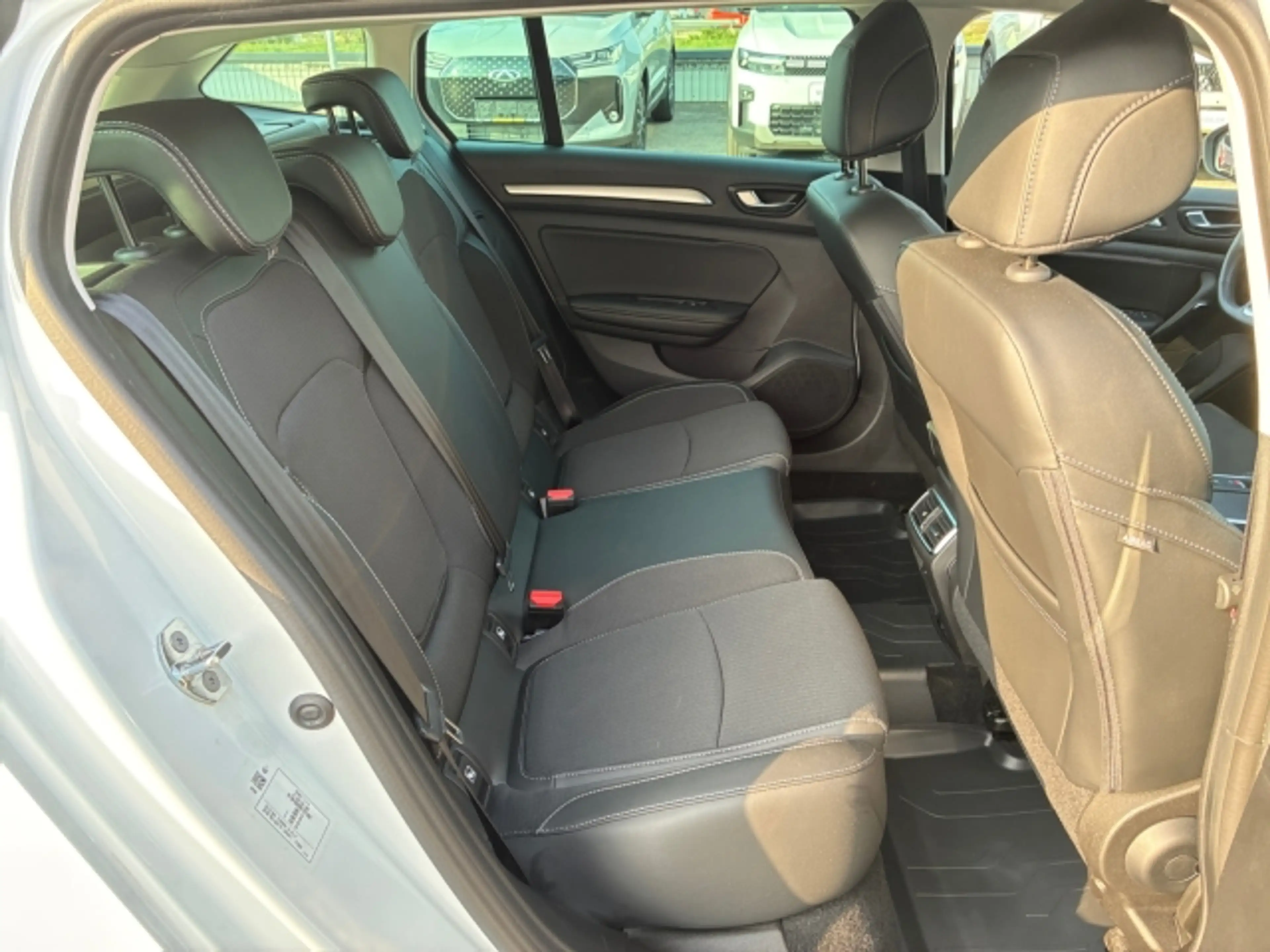 Renault Megane MEGANE 4 GRANDTOUR - — photo 9