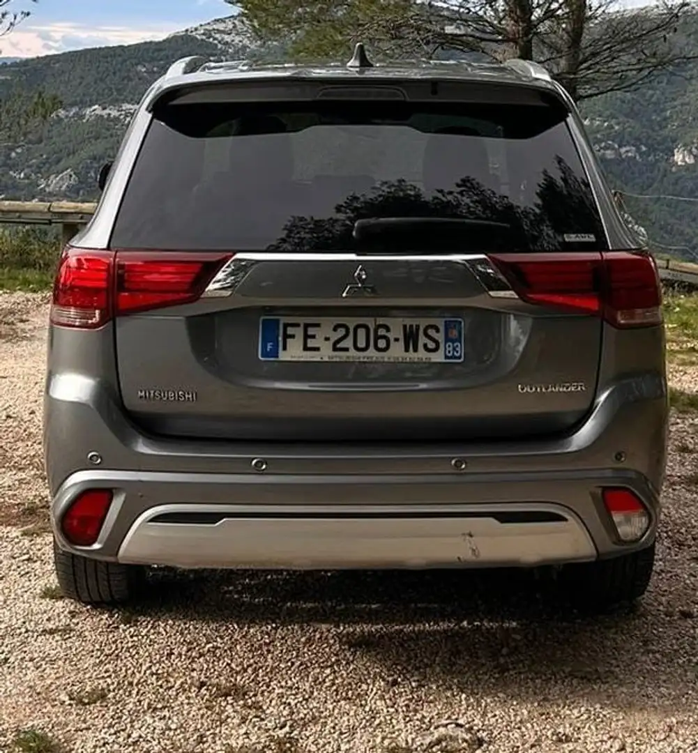 Mitsubishi Outlander 2.4l PHEV Twin Motor 4WD Instyle Gris - 2