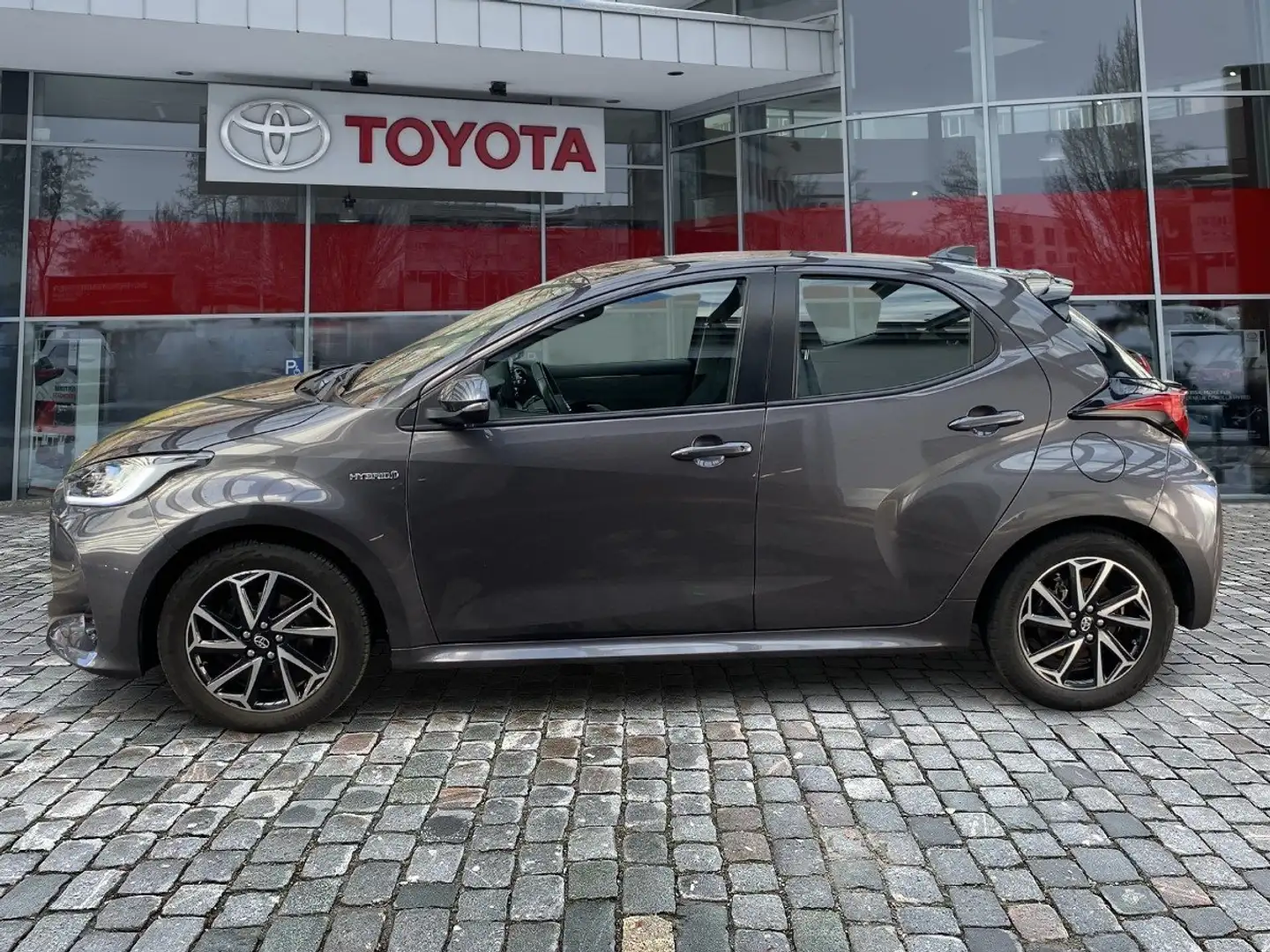 Toyota Yaris 1.5 D Team Deutschland Grijs - 2