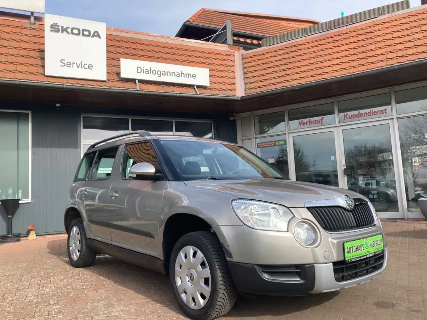 Skoda Yeti Active 1,2 TSI AHK Klima Beżowy - 2