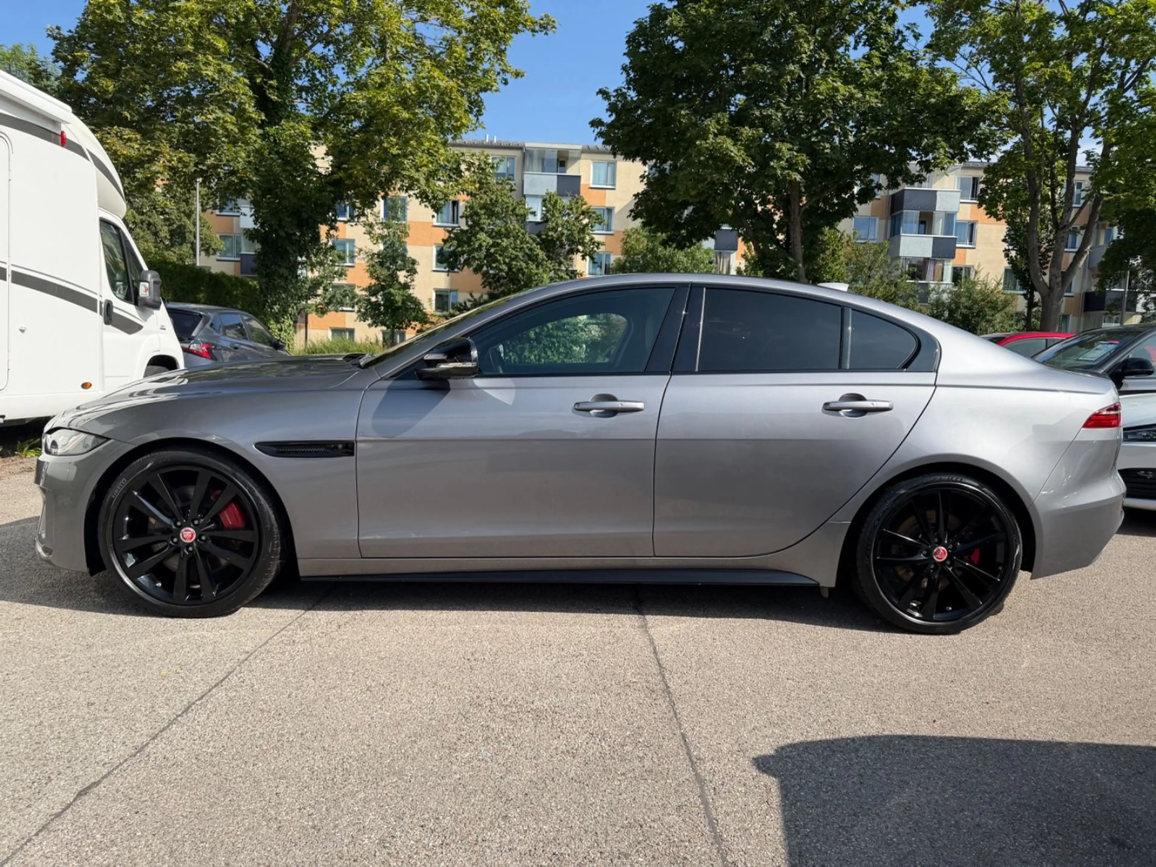 Jaguar XE R-Dynamic Black AUT~Pano~Headup~Kam~Meridia — photo 2