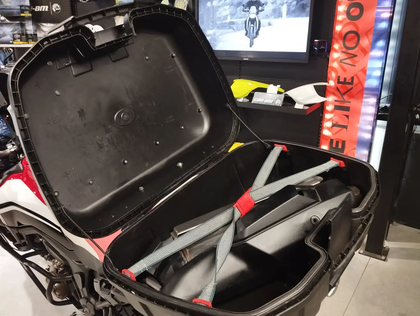 Honda CRF 1000 Rot - 2