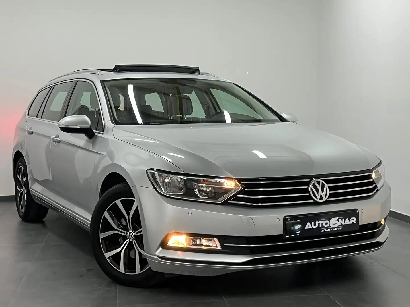 Volkswagen Passat Variant 2.0 CR TDi Highline - Navi - Toit Pano - Euro 6b Zilver - 1