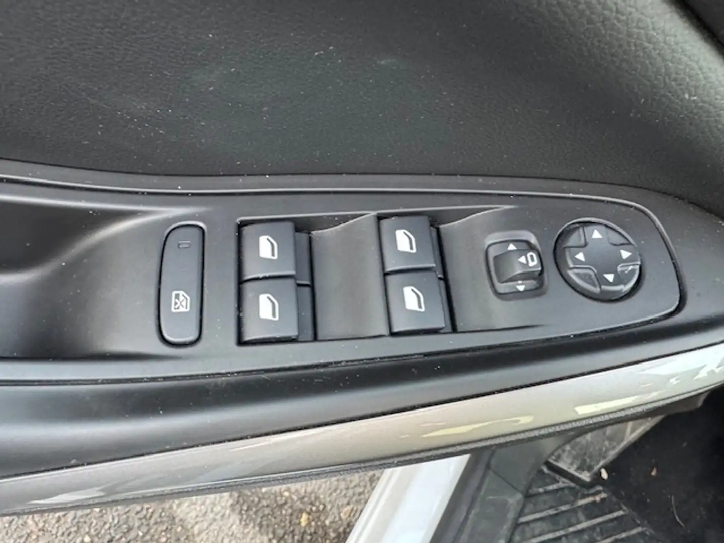 Opel Grandland 1.5 D 130CH ULTIMATE BVA8 Gris - 2