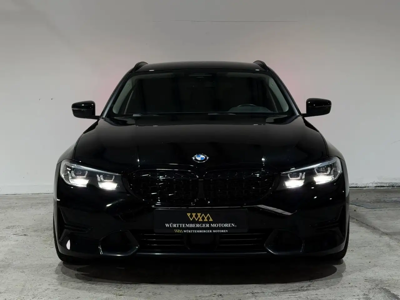 BMW 330E PACK ADVANTAGE - 184ch - 111 000KMS - CAMÉRA D'AIDE AU STATIONNEMENT - HAYON ARRIÈRE ÉLECTRIQUE - VOLANT EN CUIR