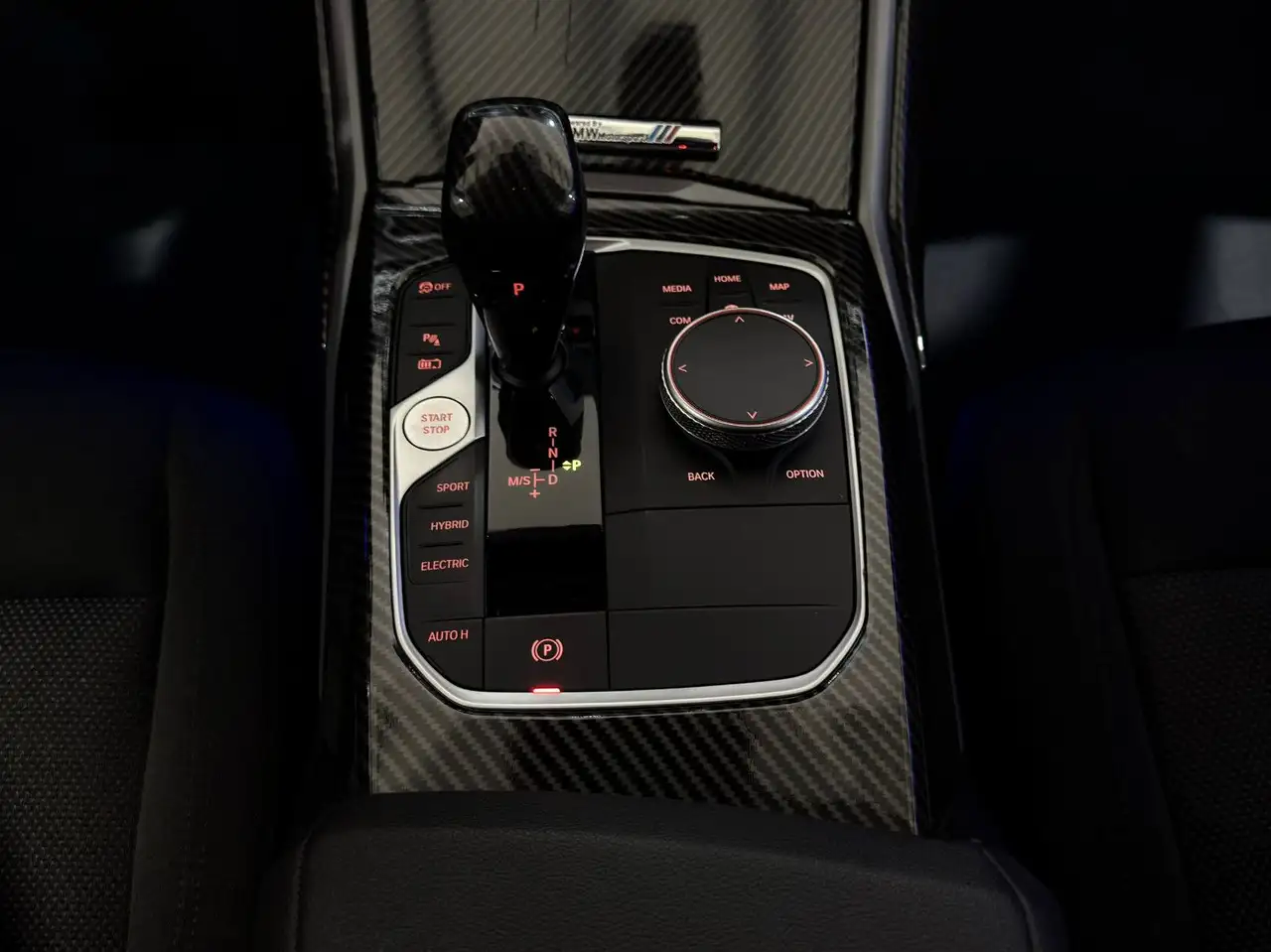 BMW 330E PACK ADVANTAGE - 184ch - 111 000KMS - CAMÉRA D'AIDE AU STATIONNEMENT - HAYON ARRIÈRE ÉLECTRIQUE - VOLANT EN CUIR