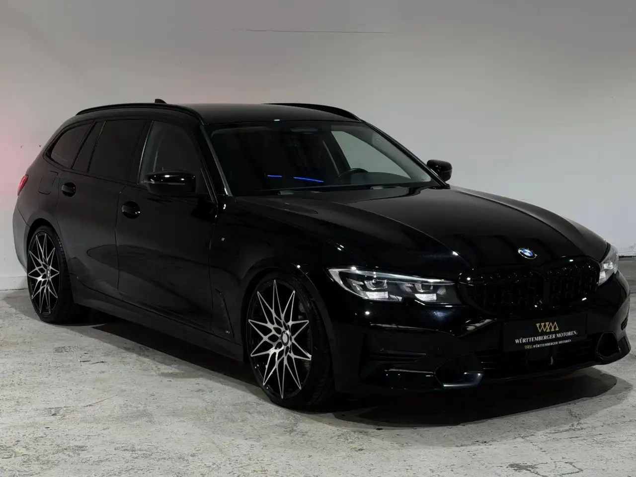BMW 330E PACK ADVANTAGE - 184ch - 111 000KMS - CAMÉRA D'AIDE AU STATIONNEMENT - HAYON ARRIÈRE ÉLECTRIQUE - VOLANT EN CUIR