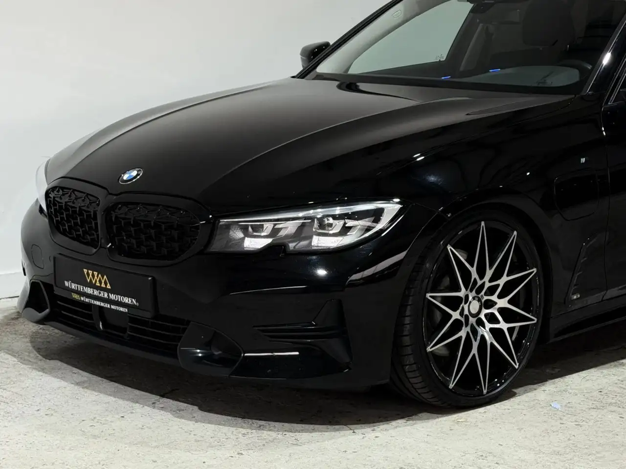 BMW 330E PACK ADVANTAGE - 184ch - 111 000KMS - CAMÉRA D'AIDE AU STATIONNEMENT - HAYON ARRIÈRE ÉLECTRIQUE - VOLANT EN CUIR