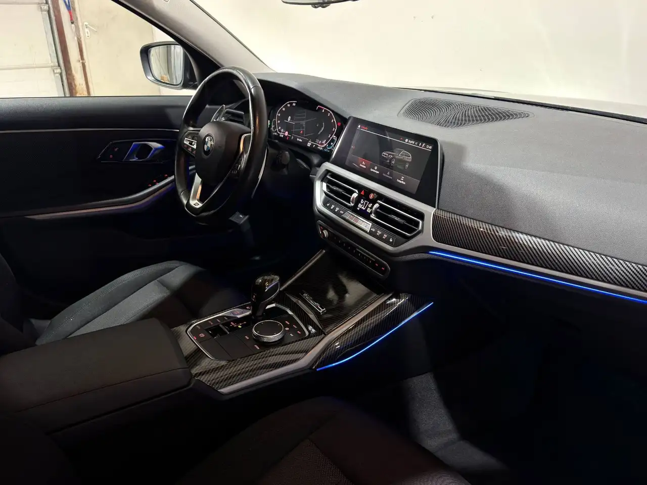 BMW 330E PACK ADVANTAGE - 184ch - 111 000KMS - CAMÉRA D'AIDE AU STATIONNEMENT - HAYON ARRIÈRE ÉLECTRIQUE - VOLANT EN CUIR