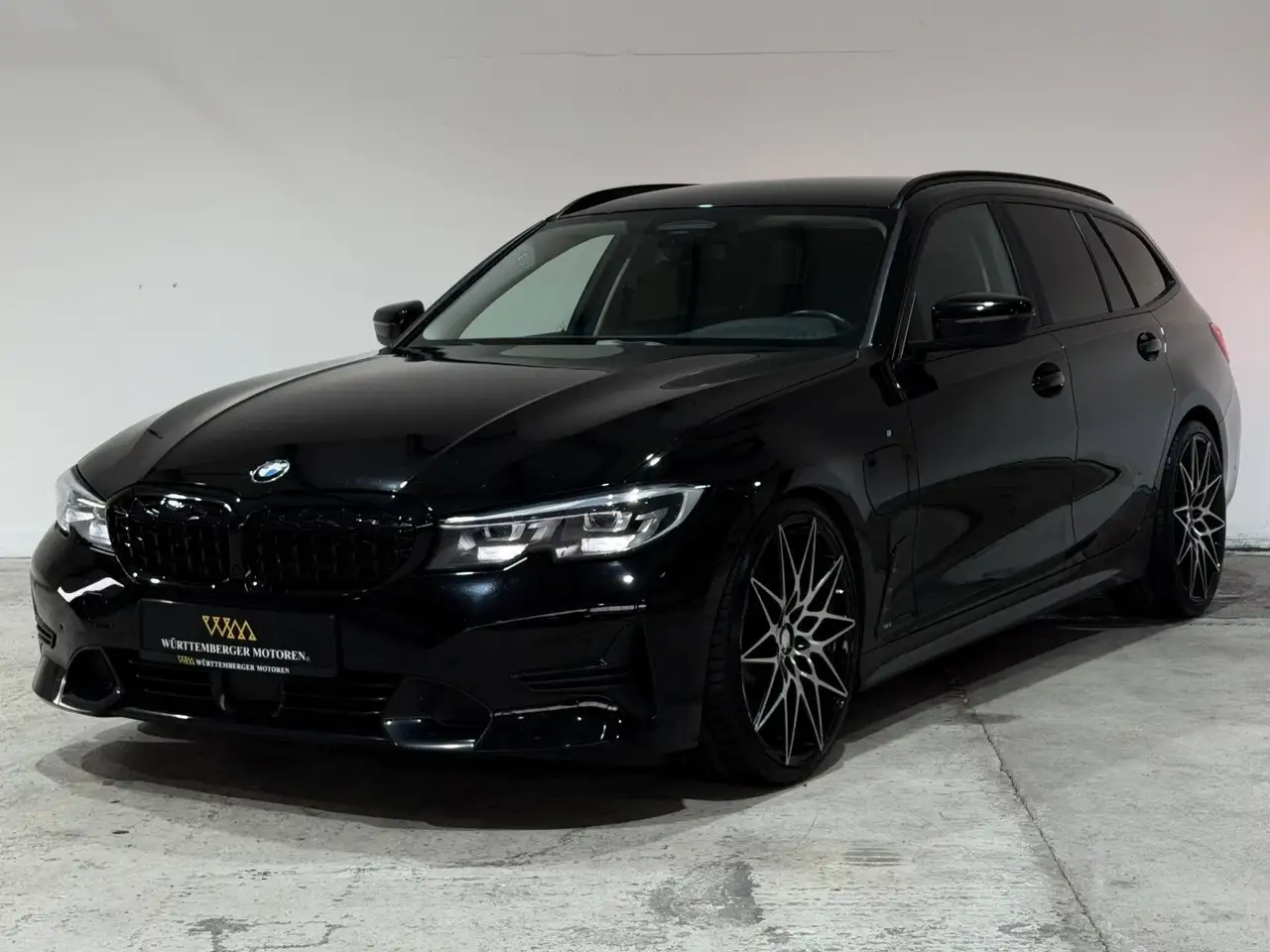 BMW 330E PACK ADVANTAGE - 184ch - 111 000KMS - CAMÉRA D'AIDE AU STATIONNEMENT - HAYON ARRIÈRE ÉLECTRIQUE - VOLANT EN CUIR