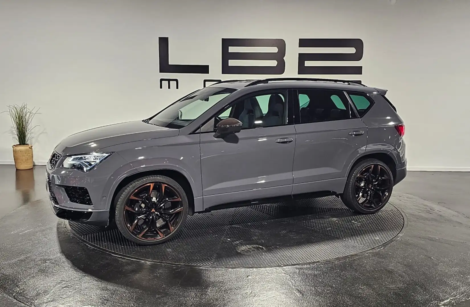 CUPRA Ateca 2.0 TSI 300 LIMITED ED. CON AKRAPOVIC DSG 4DRIVE Grau - 2