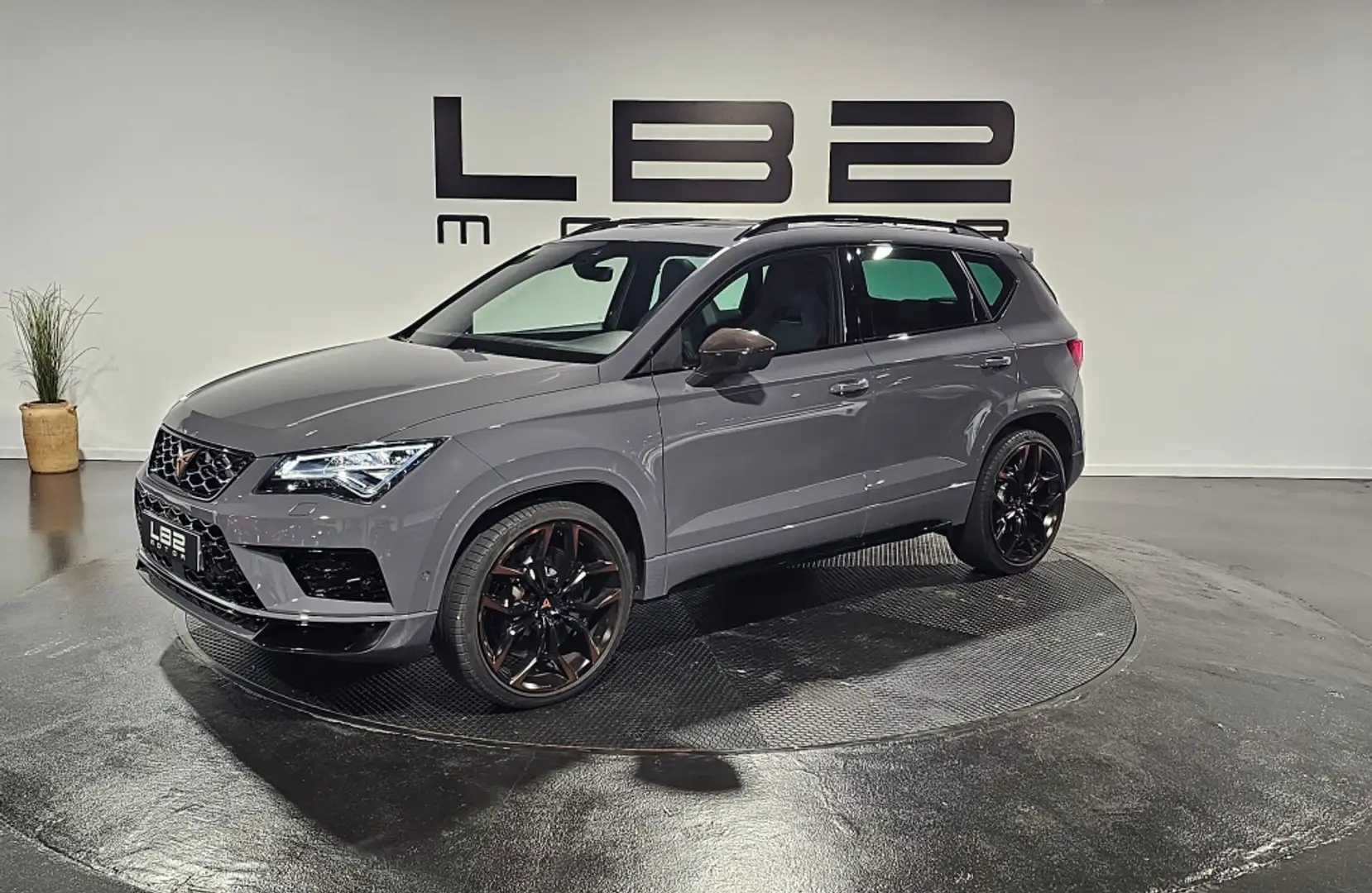 CUPRA Ateca 2.0 TSI 300 LIMITED ED. CON AKRAPOVIC DSG 4DRIVE Grau - 1