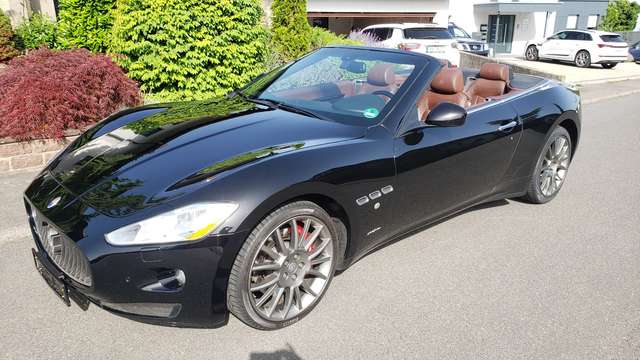 Imagine Maserati GranCabrio unfallfrei, 2. Hand, deutsche Erstzulassung