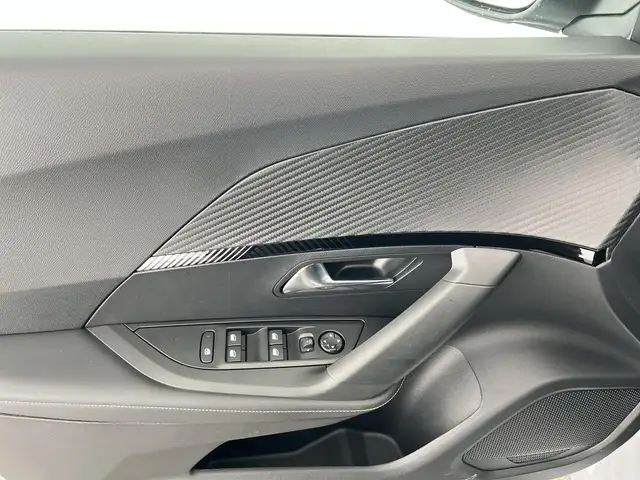 Peugeot 2008 view 11