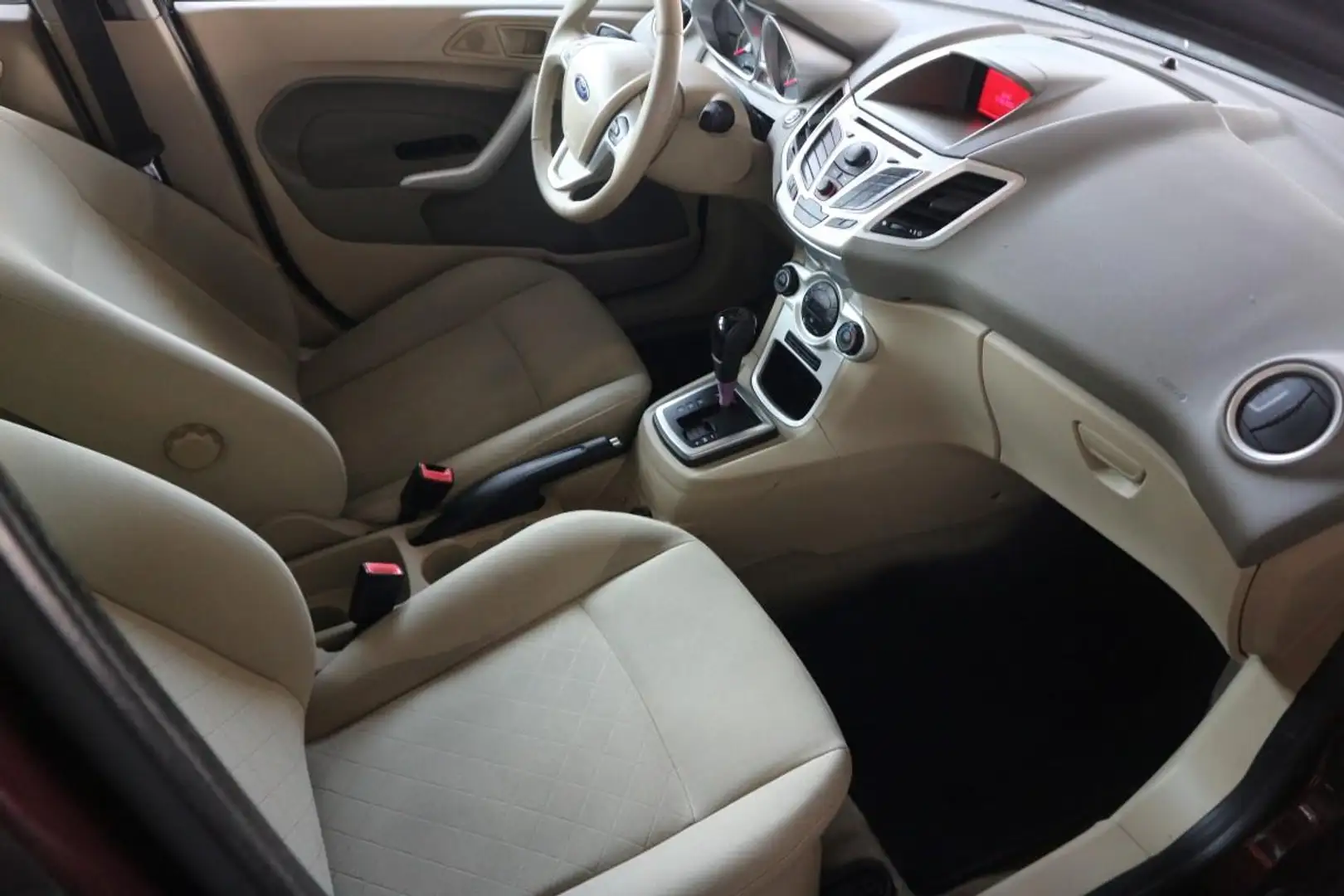Ford Fiesta 1.4 Ghia / AUTOMAAT / NAP KM STAND ! Paars - 2