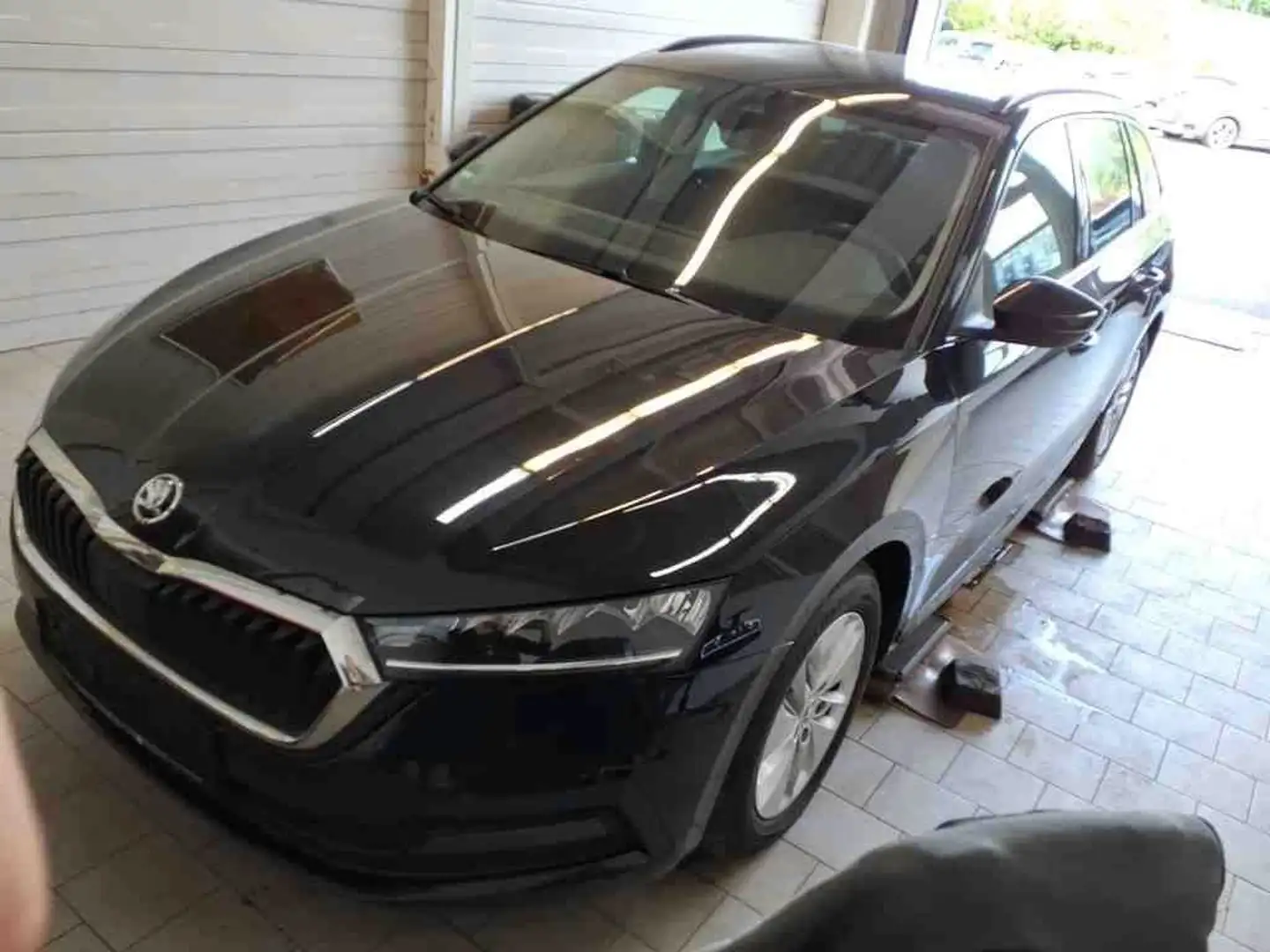 Skoda Octavia Combi Ambition2.0TDI DSG LED Navi SHZ Schwarz - 1