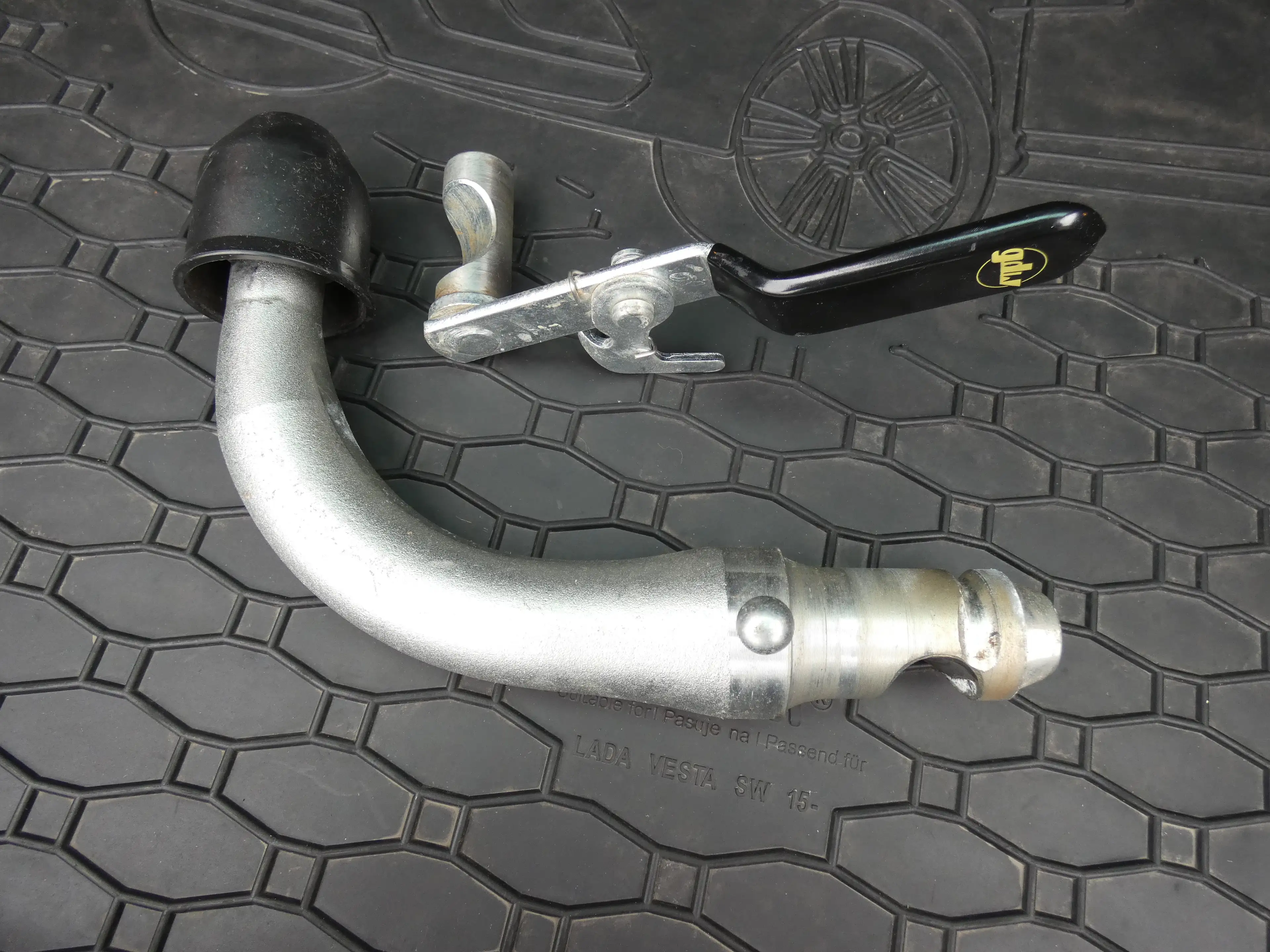 Lada Vesta Kombi Cross Luxus Automatik Alu WR Navi PDC Kamera — photo 7