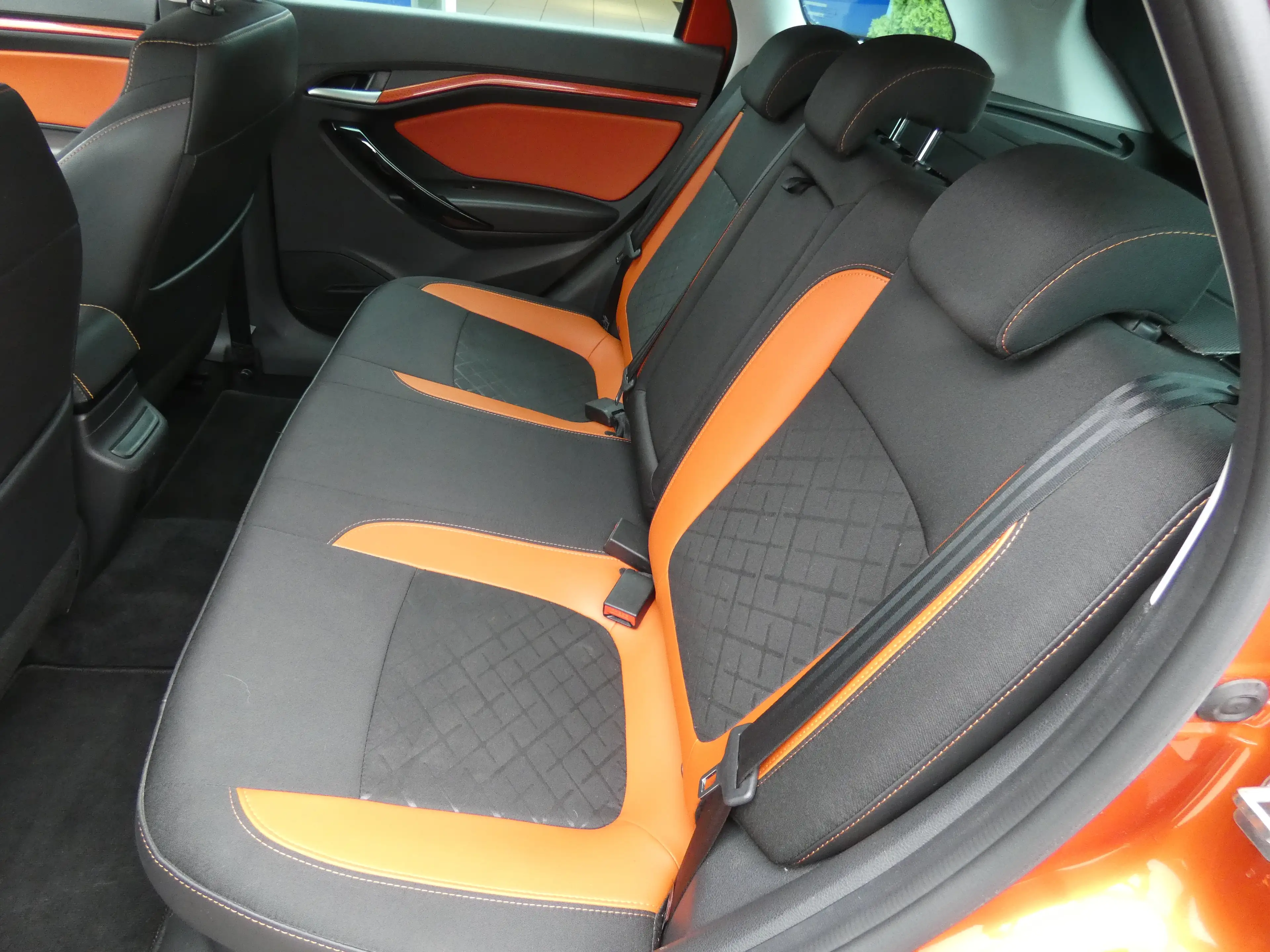 Lada Vesta Kombi Cross Luxus Automatik Alu WR Navi PDC Kamera — photo 8