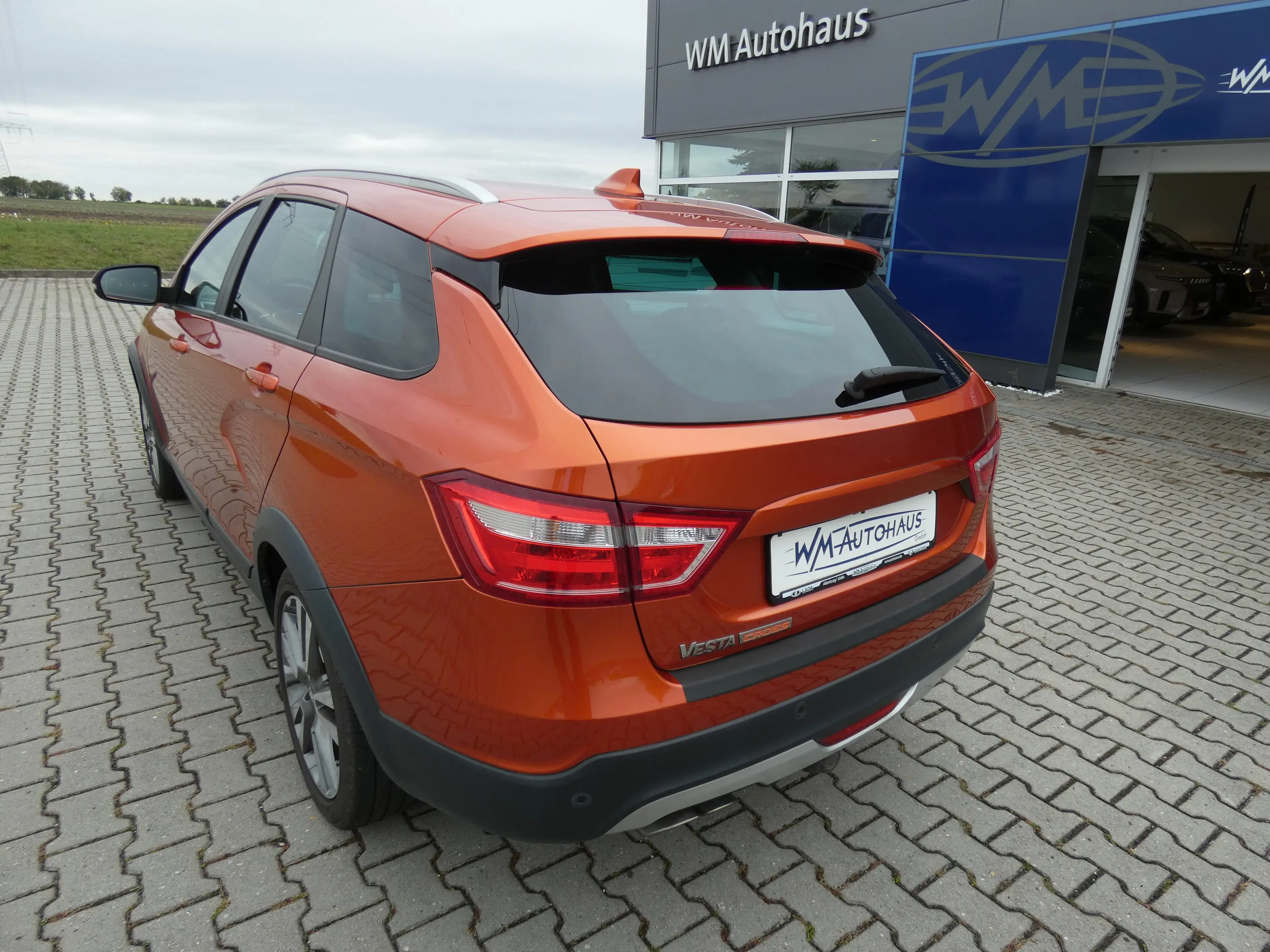 Lada Vesta Kombi Cross Luxus Automatik Alu WR Navi PDC Kamera — photo 3