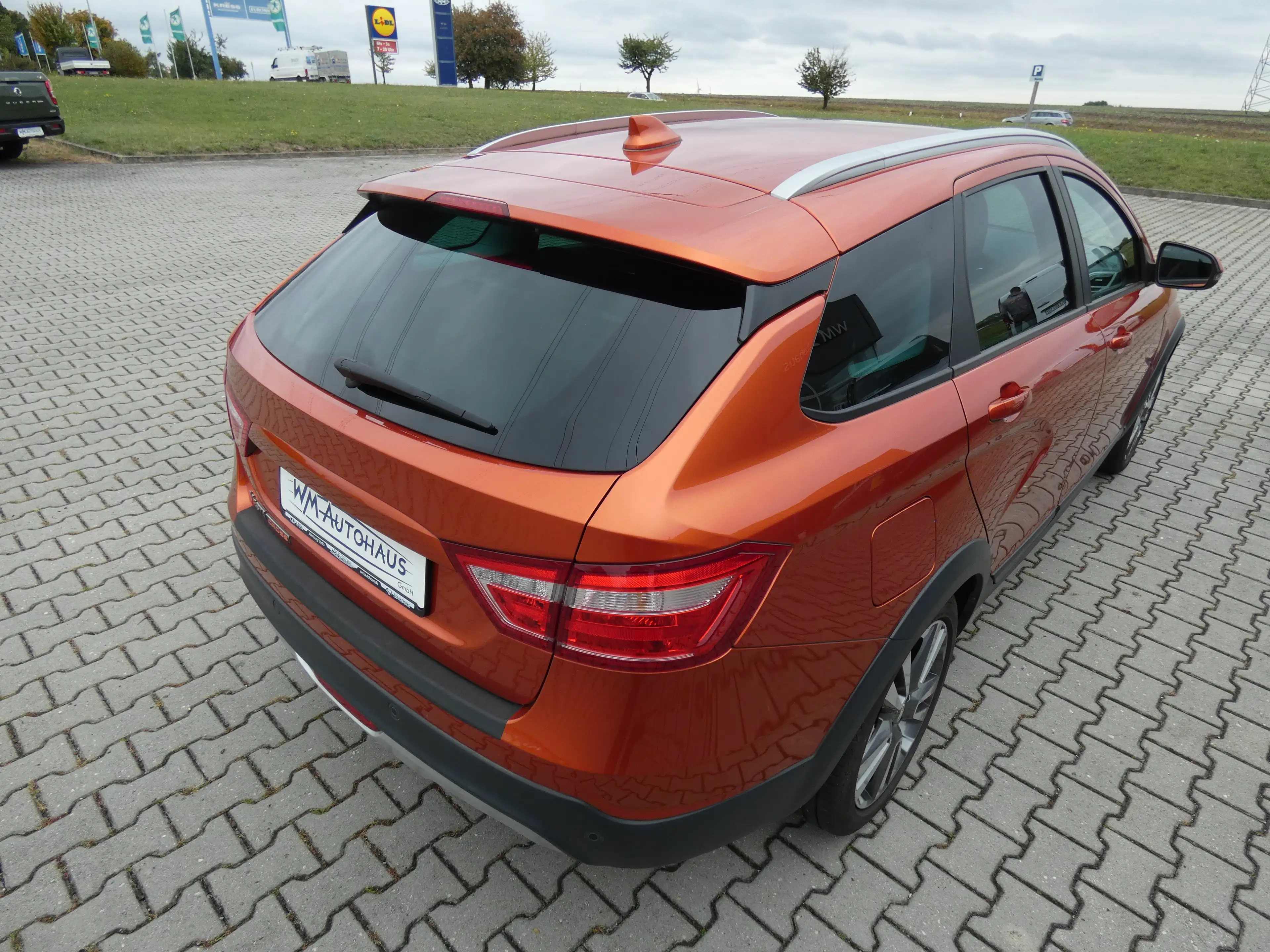Lada Vesta Kombi Cross Luxus Automatik Alu WR Navi PDC Kamera — photo 4