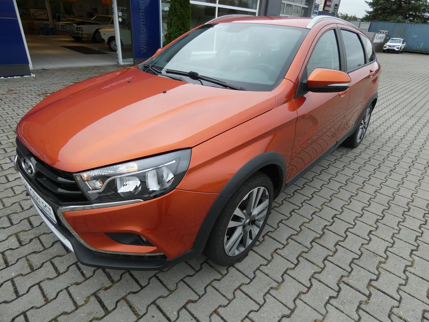 Lada Vesta Kombi Cross Luxus Automatik Alu WR Navi PDC Kamera Orange - 1