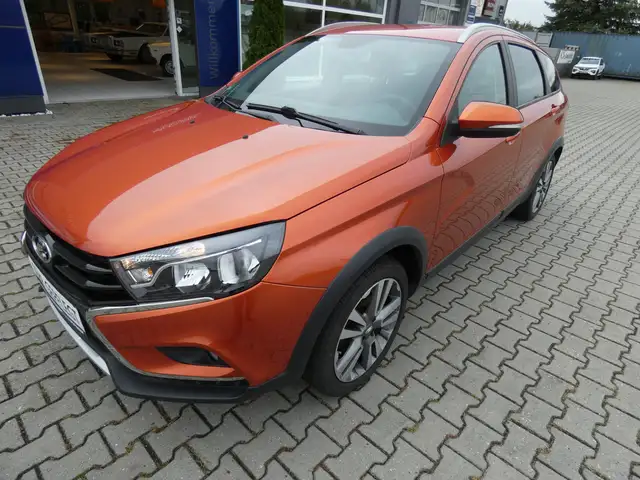 Lada Vesta Kombi Cross Luxus Automatik Alu WR Navi PDC Kamera