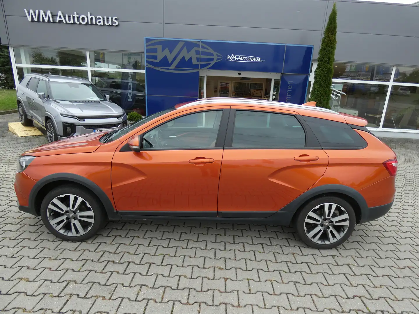 Lada Vesta Kombi Cross Luxus Automatik Alu WR Navi PDC Kamera Orange - 2
