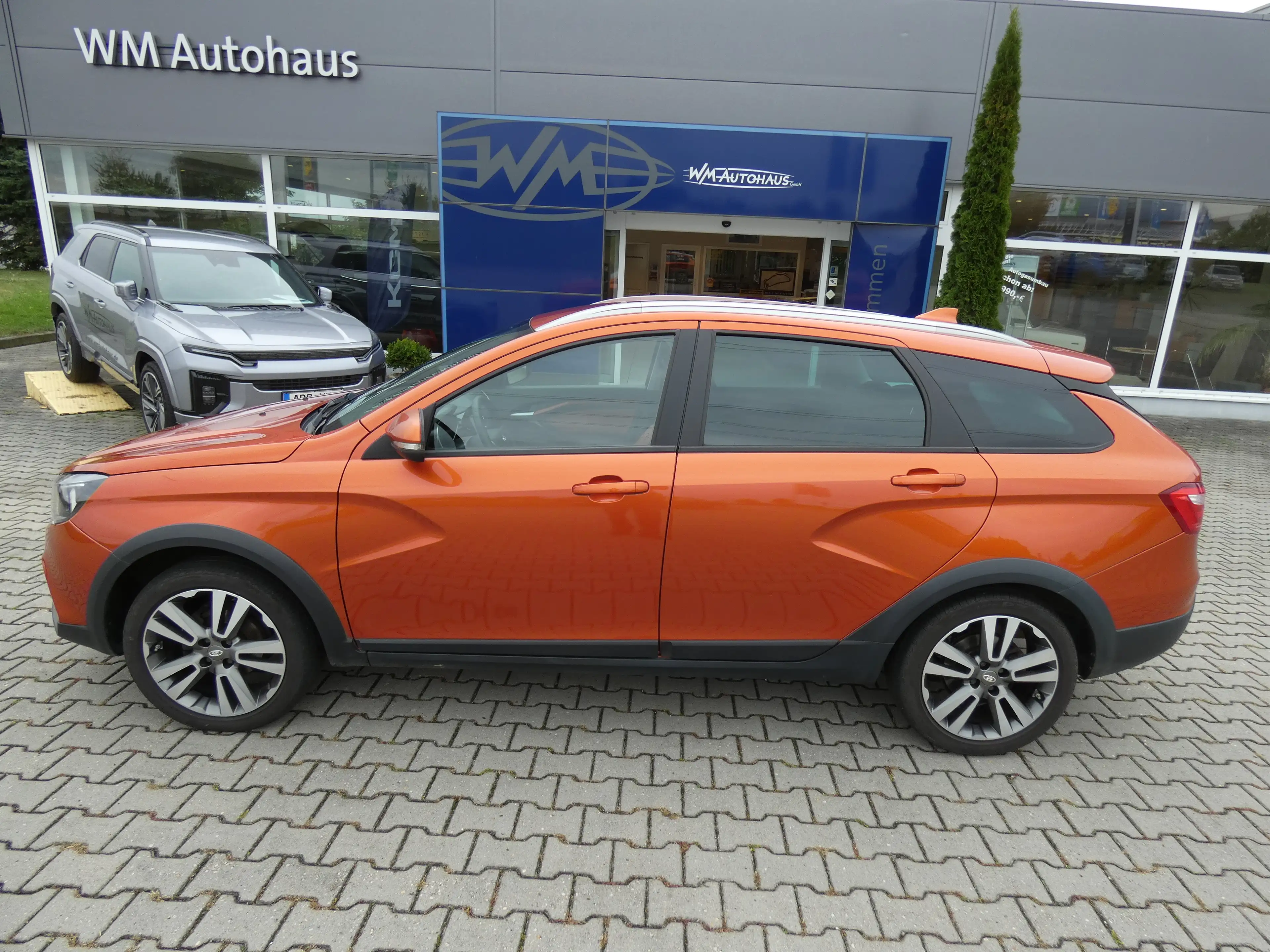 Lada Vesta Kombi Cross Luxus Automatik Alu WR Navi PDC Kamera — photo 2