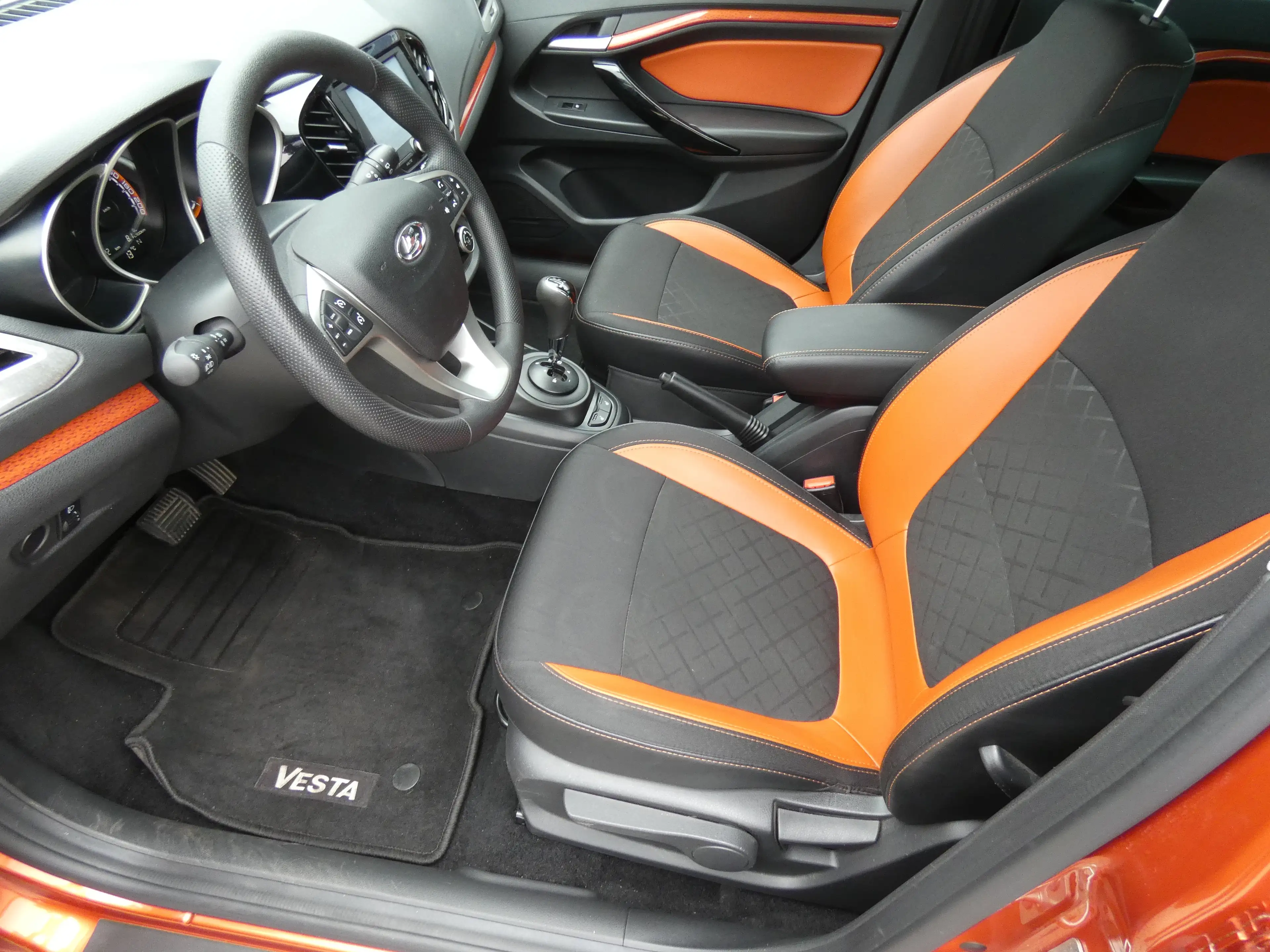 Lada Vesta Kombi Cross Luxus Automatik Alu WR Navi PDC Kamera — photo 10