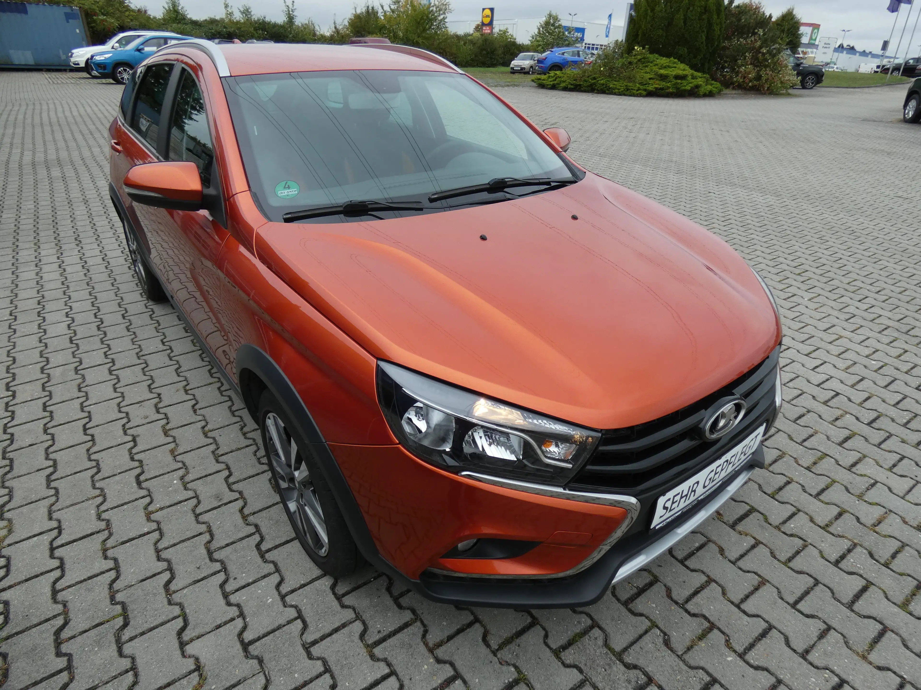 Lada Vesta Kombi Cross Luxus Automatik Alu WR Navi PDC Kamera — photo 5