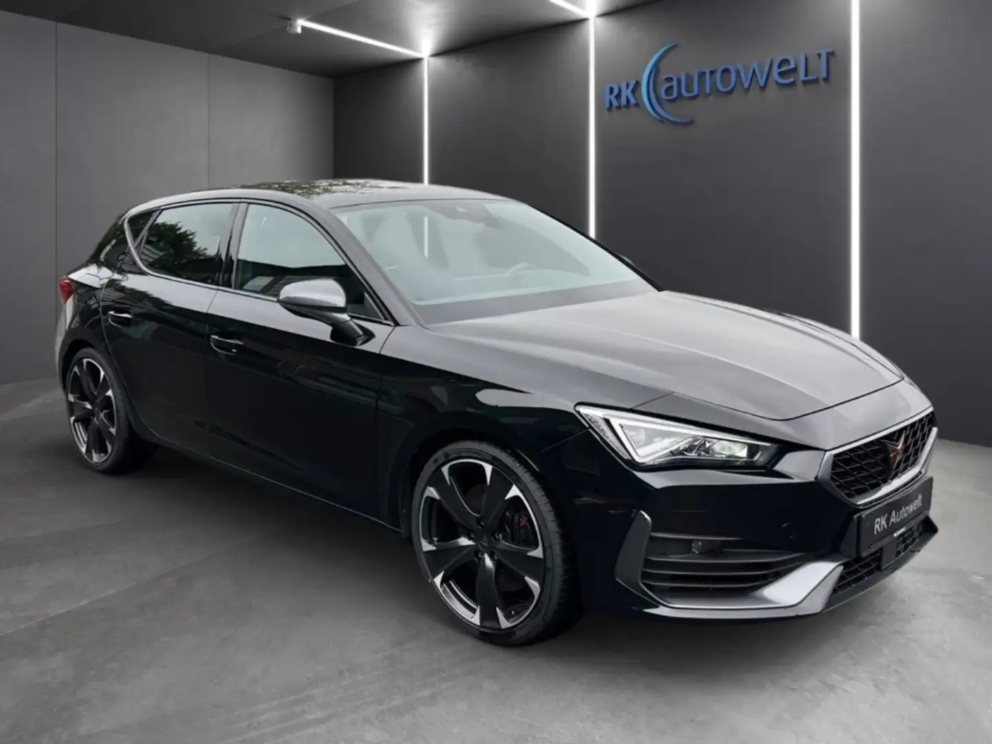 CUPRA Leon VZ 2.0 TSI LED FullLink Navi Sitzh. Ambient Zwart - 2