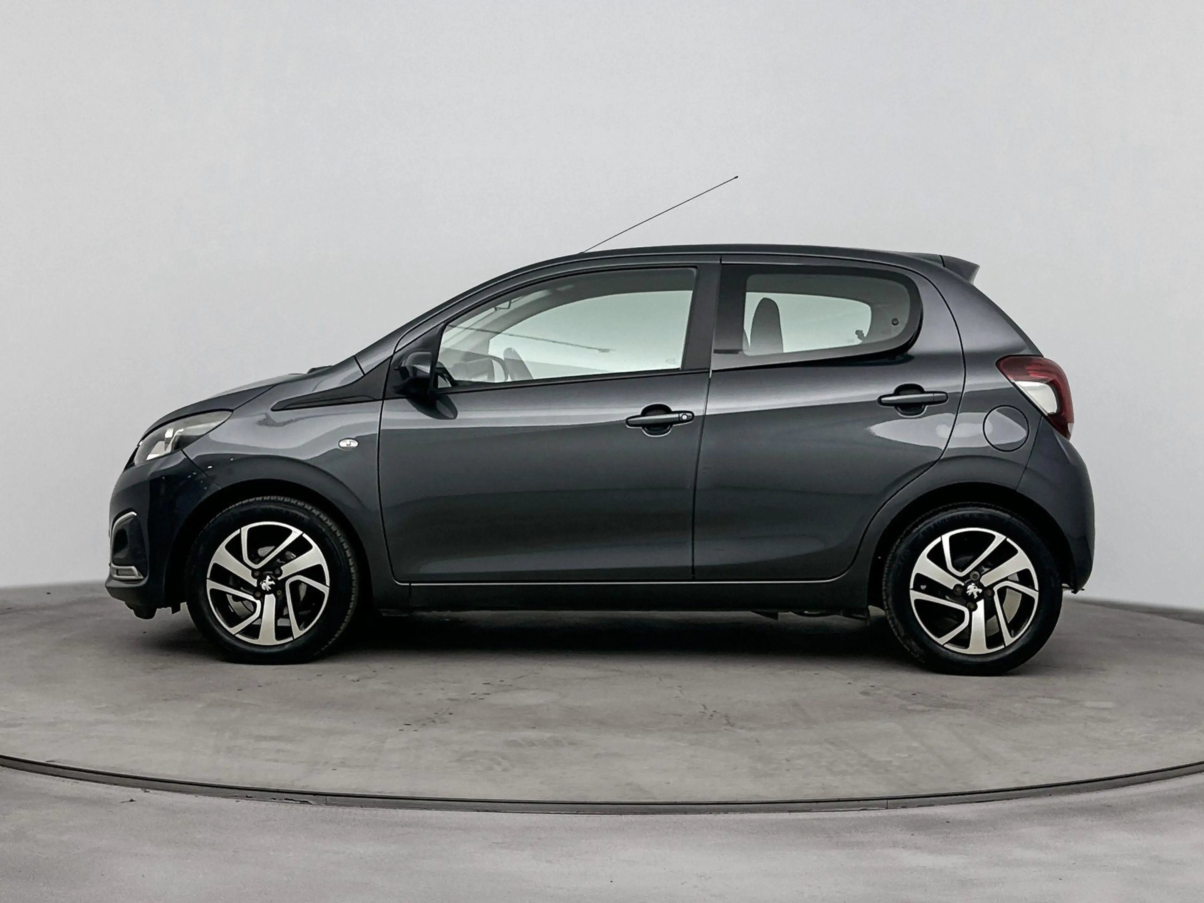 Peugeot 108 68pk Automaat Allure | Camera | CarPlay | Cruise C — photo 2