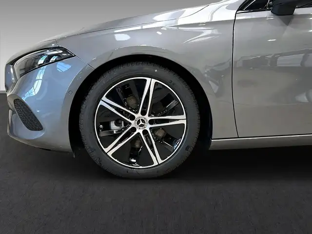 Mercedes-Benz A view 4