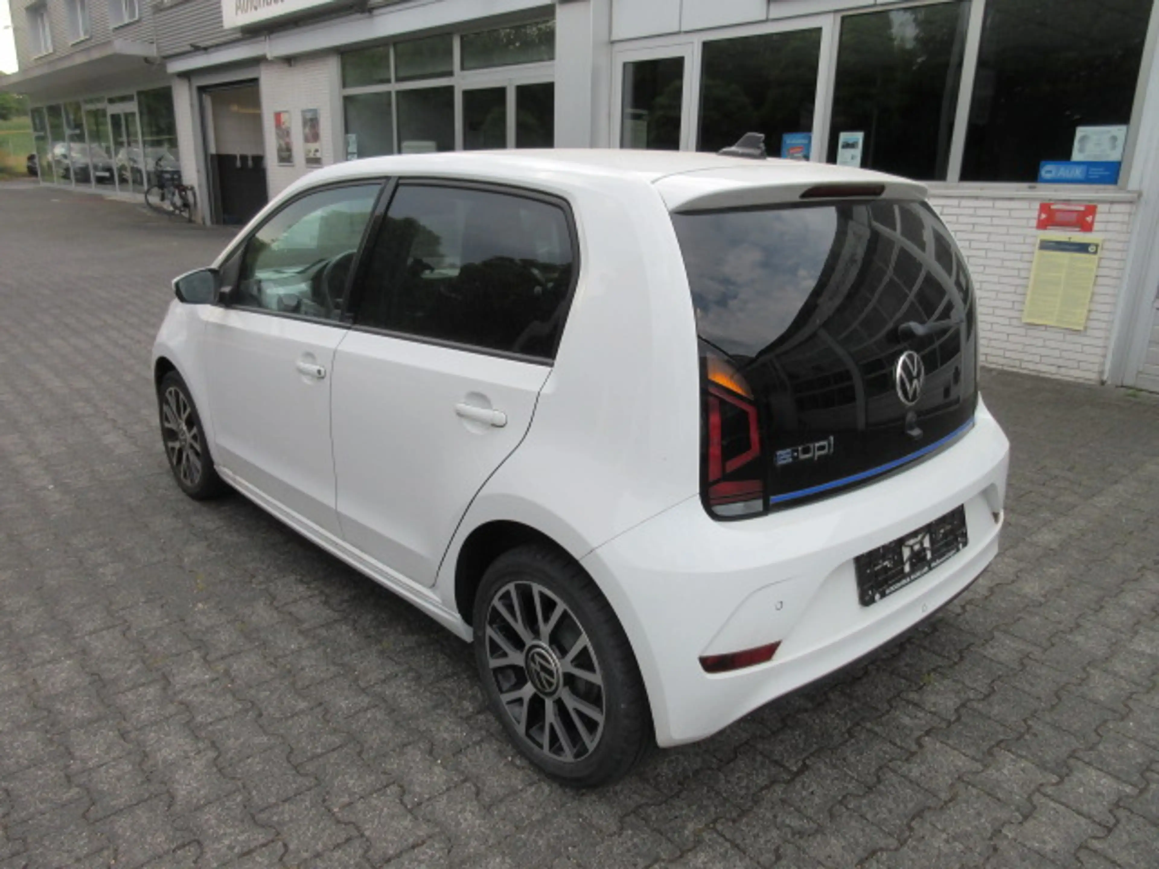 Volkswagen e-up! Edition Automatik NAVIV. KAMERA GRA ALU APS SITZHEIZUNG CLIMATRONIC — photo 2