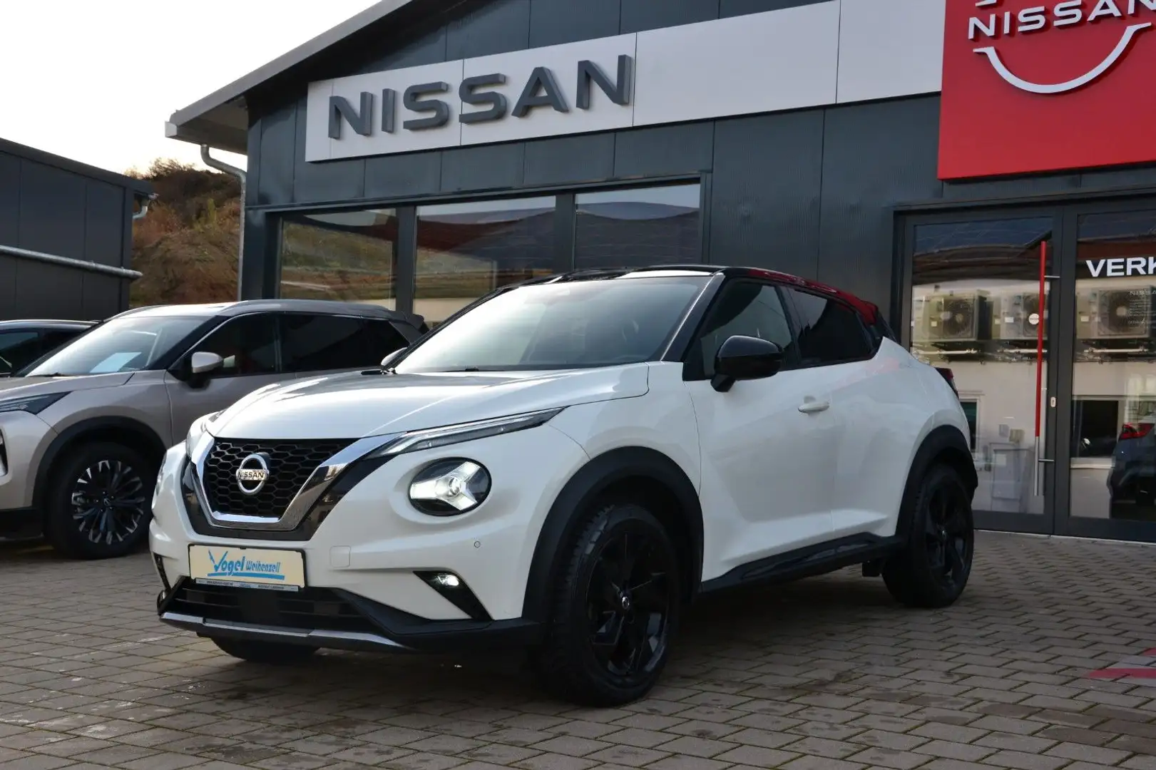 Nissan Juke N-Design / Bose, Winter, AHK, 8x Reifen Weiß - 1